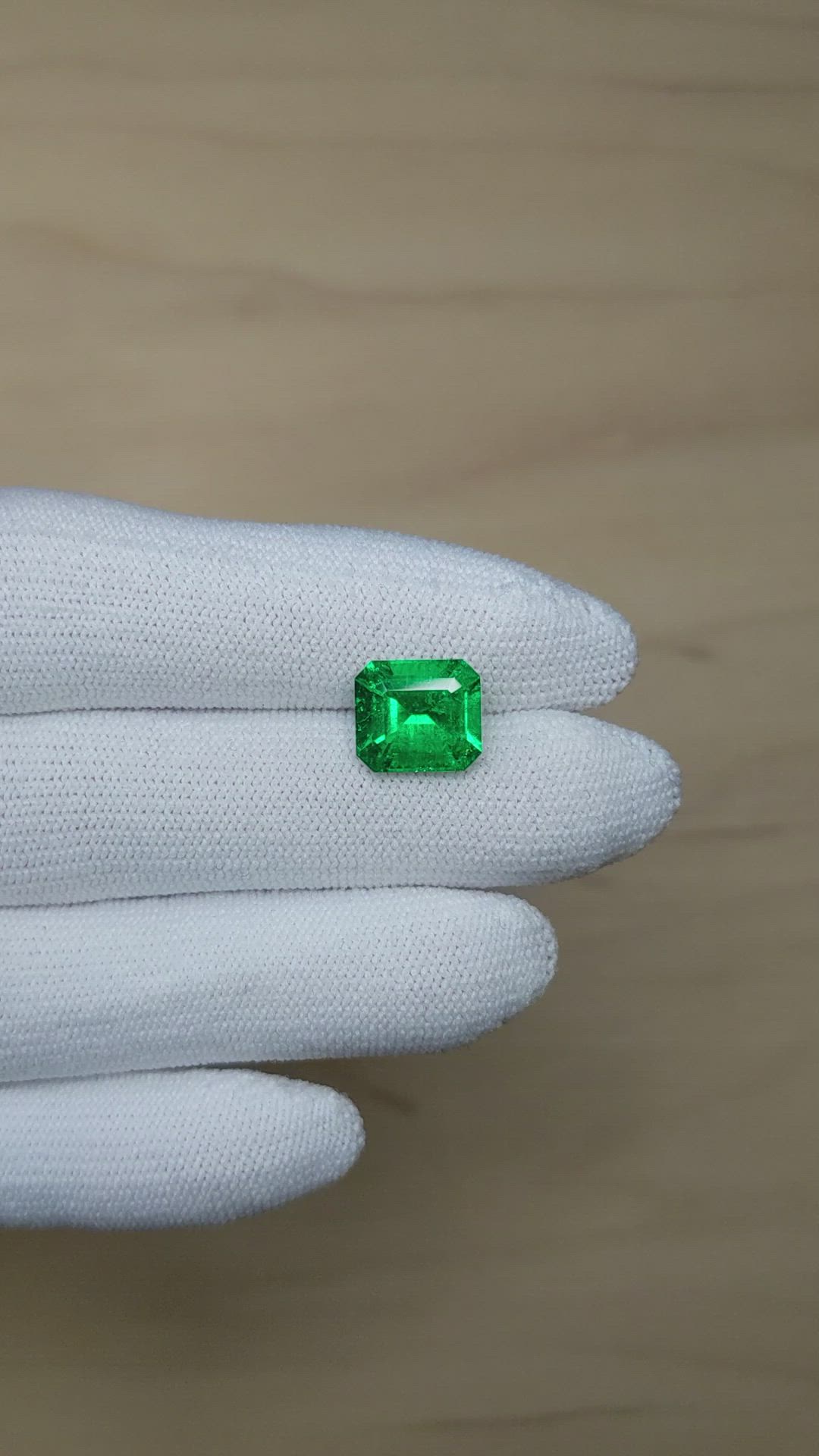 2.90 Ct. Emerald from Colombia - Muzo Size Video