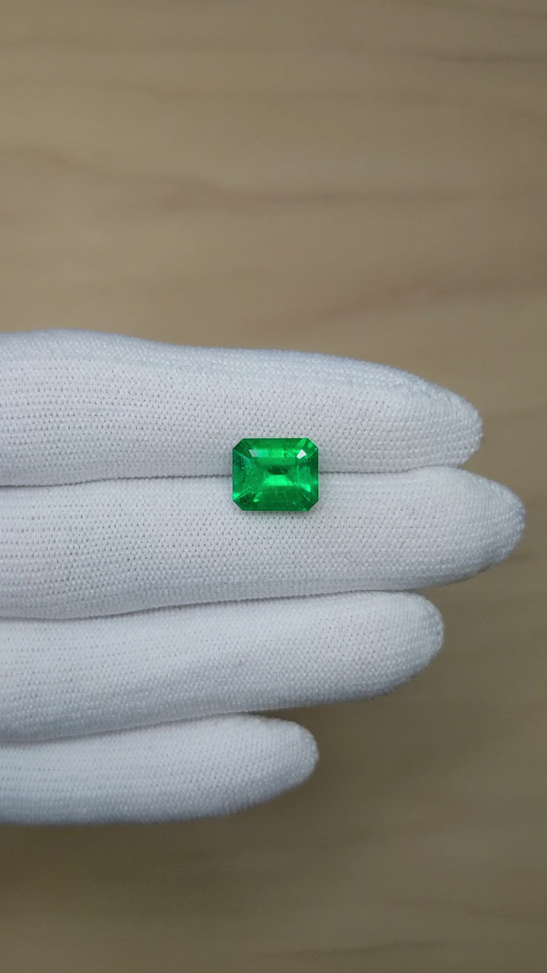 3.20 Ct. Emerald from Colombia - Muzo Size Video
