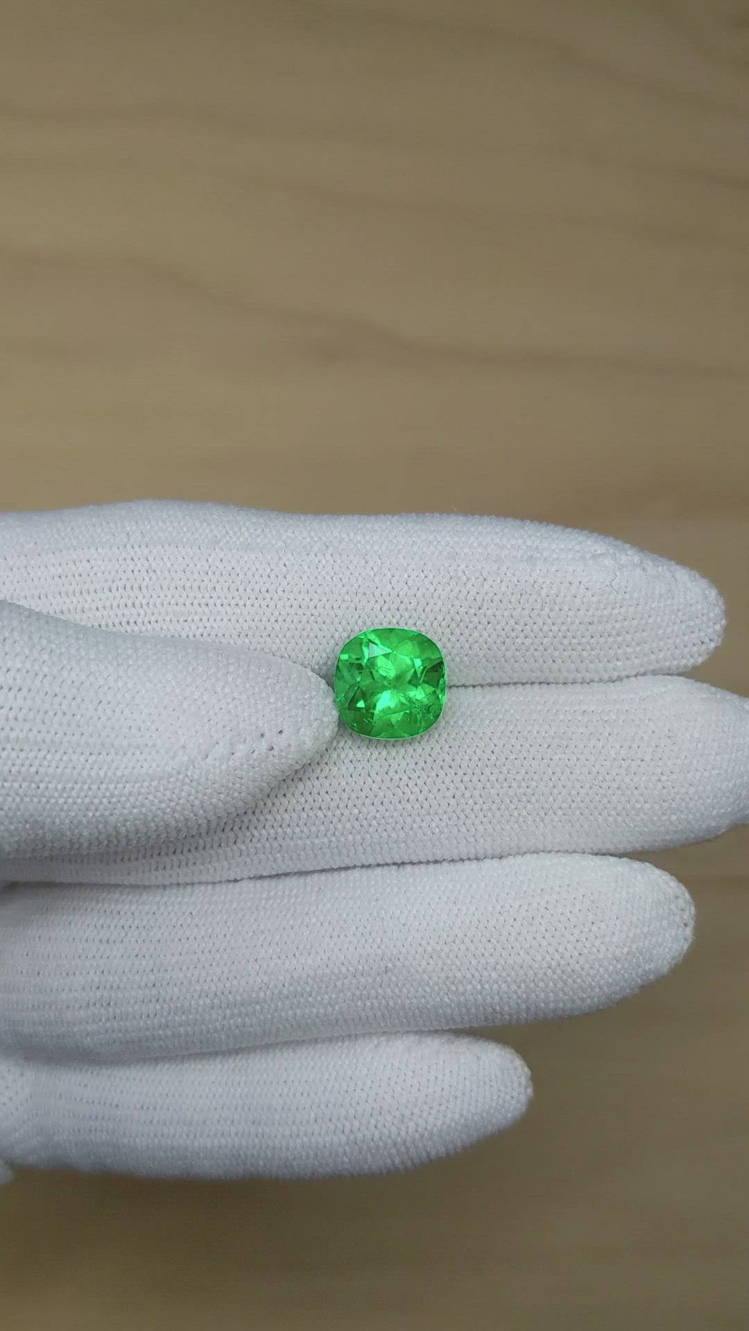 3.53 Ct. Emerald from Colombia - Muzo Size Video