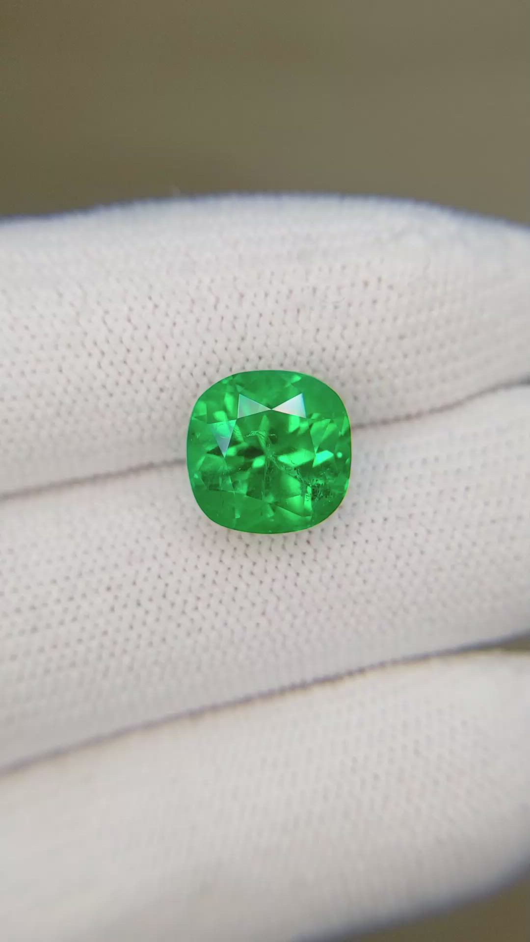 3.53 Ct. Emerald from Colombia - Muzo Size Video