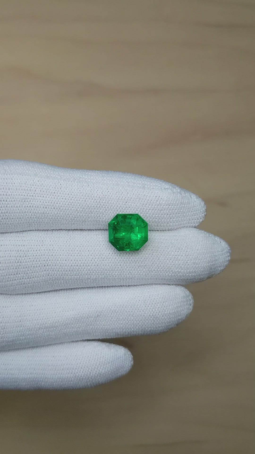 3.97 Ct. Emerald from Colombia - Muzo Size Video