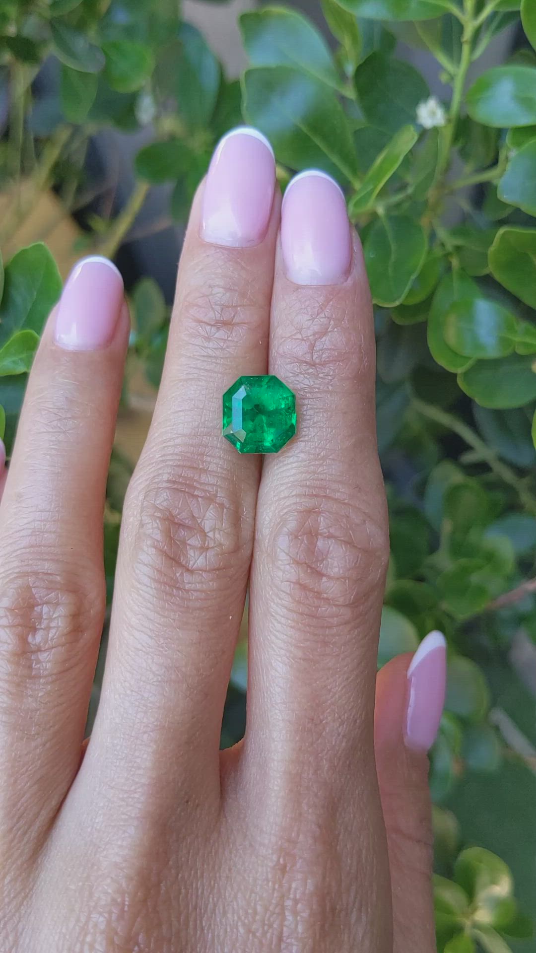 3.97 Ct. Emerald from Colombia - Muzo Size Video