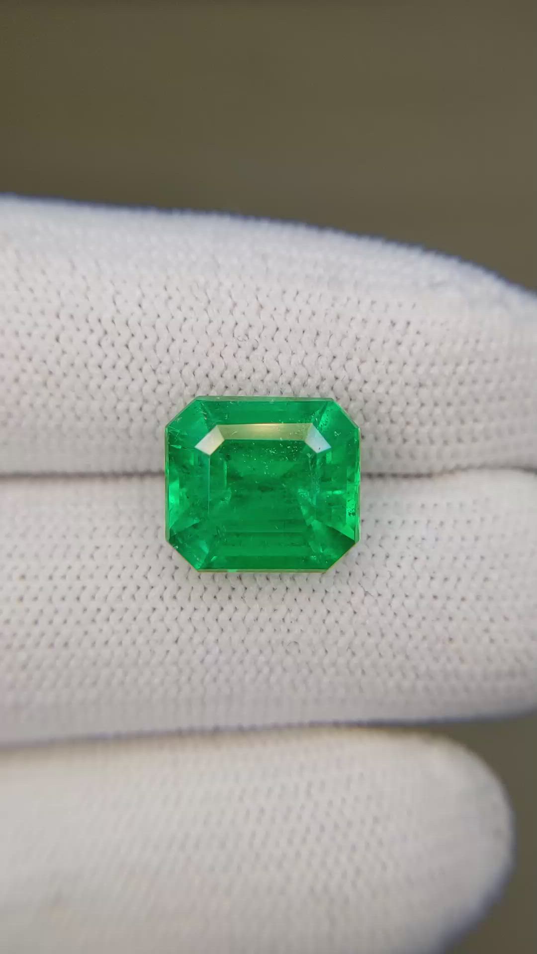 4.34 Ct. Emerald from Colombia Size Video