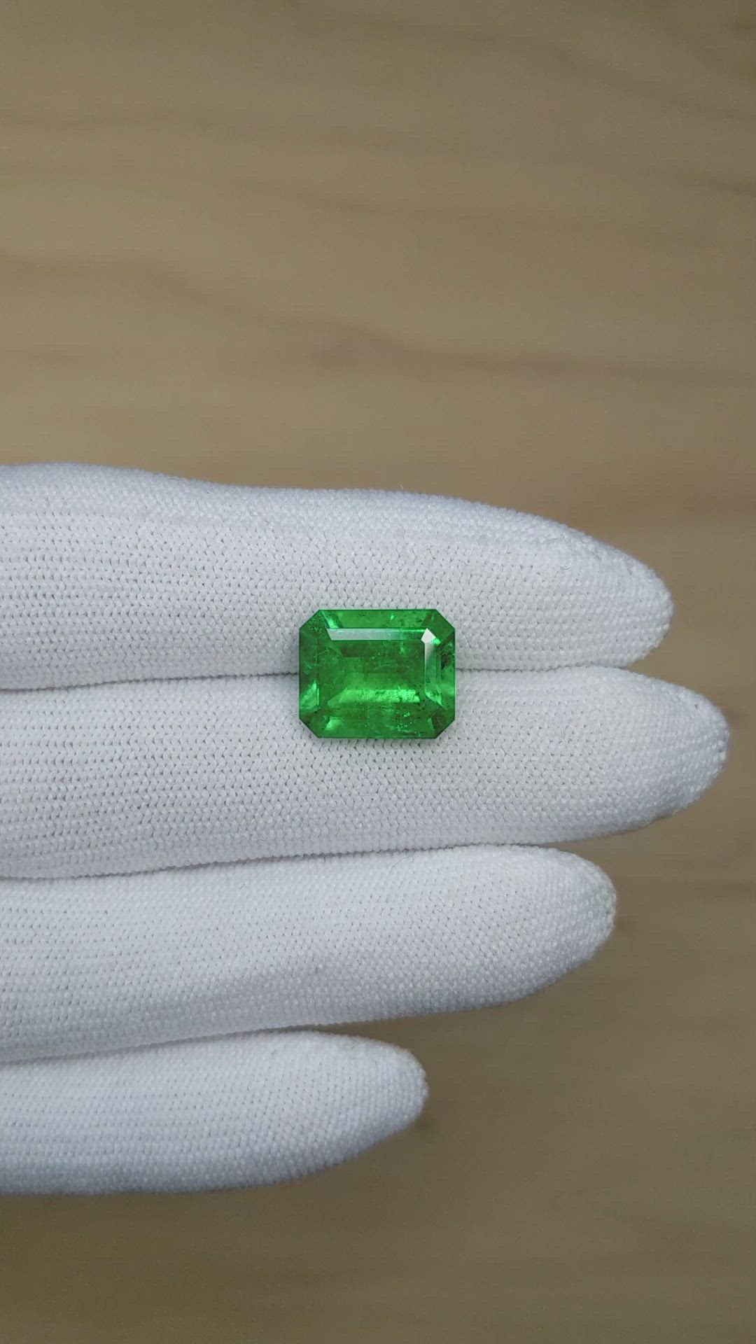 5.05 Ct. Emerald from Colombia - Muzo Size Video