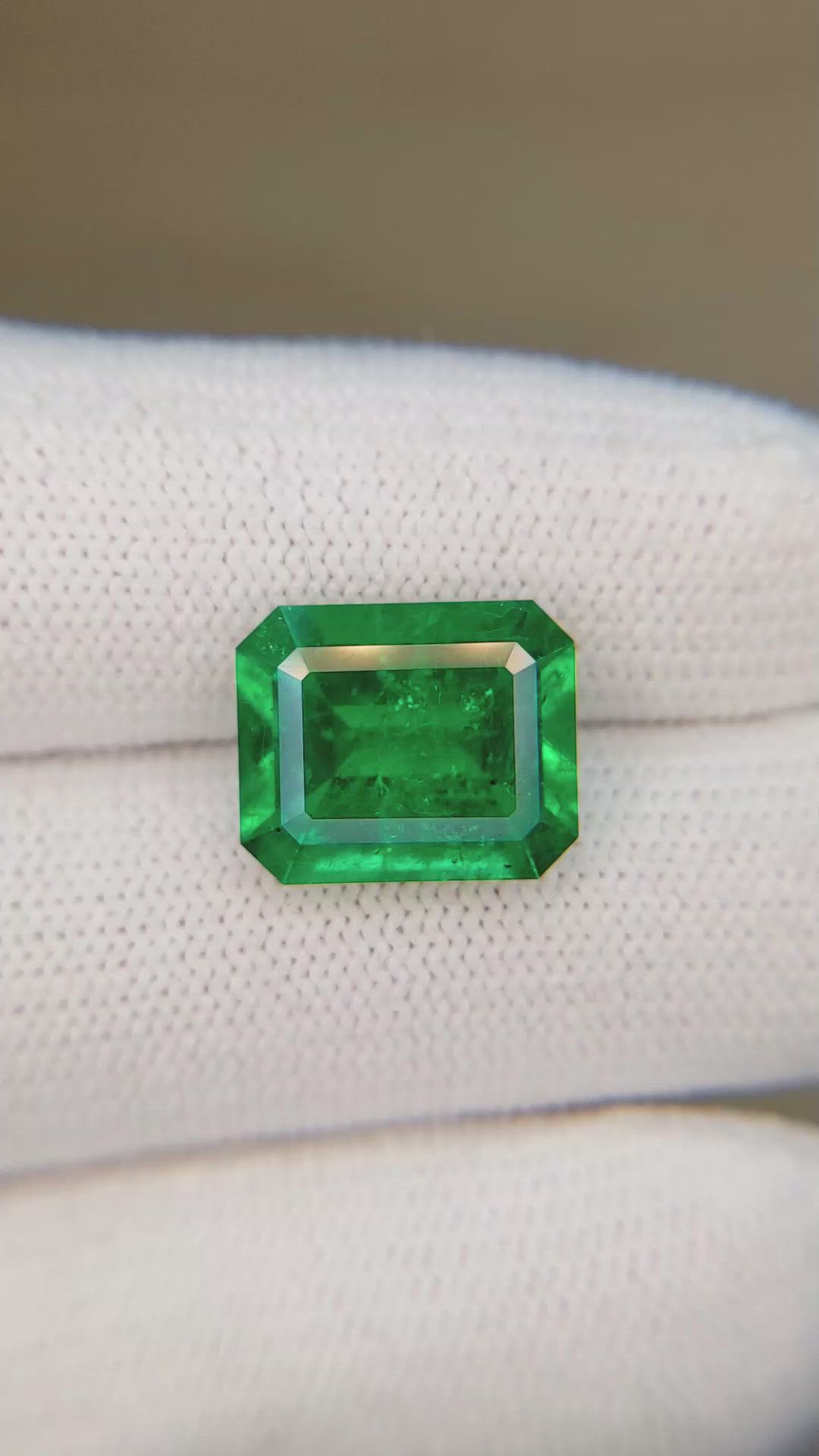 5.05 Ct. Emerald from Colombia - Muzo Size Video
