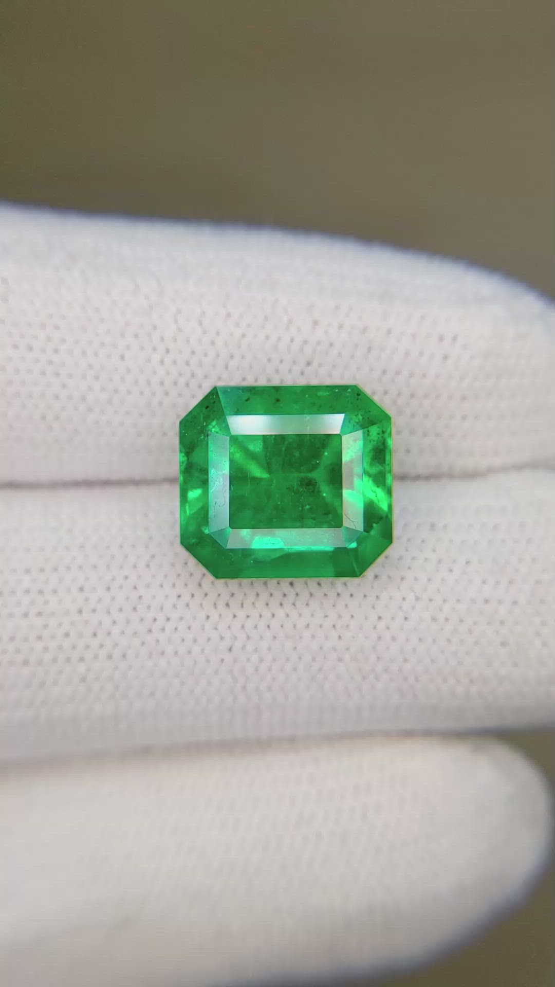 6.06 Ct. Emerald from Colombia - Muzo Size Video