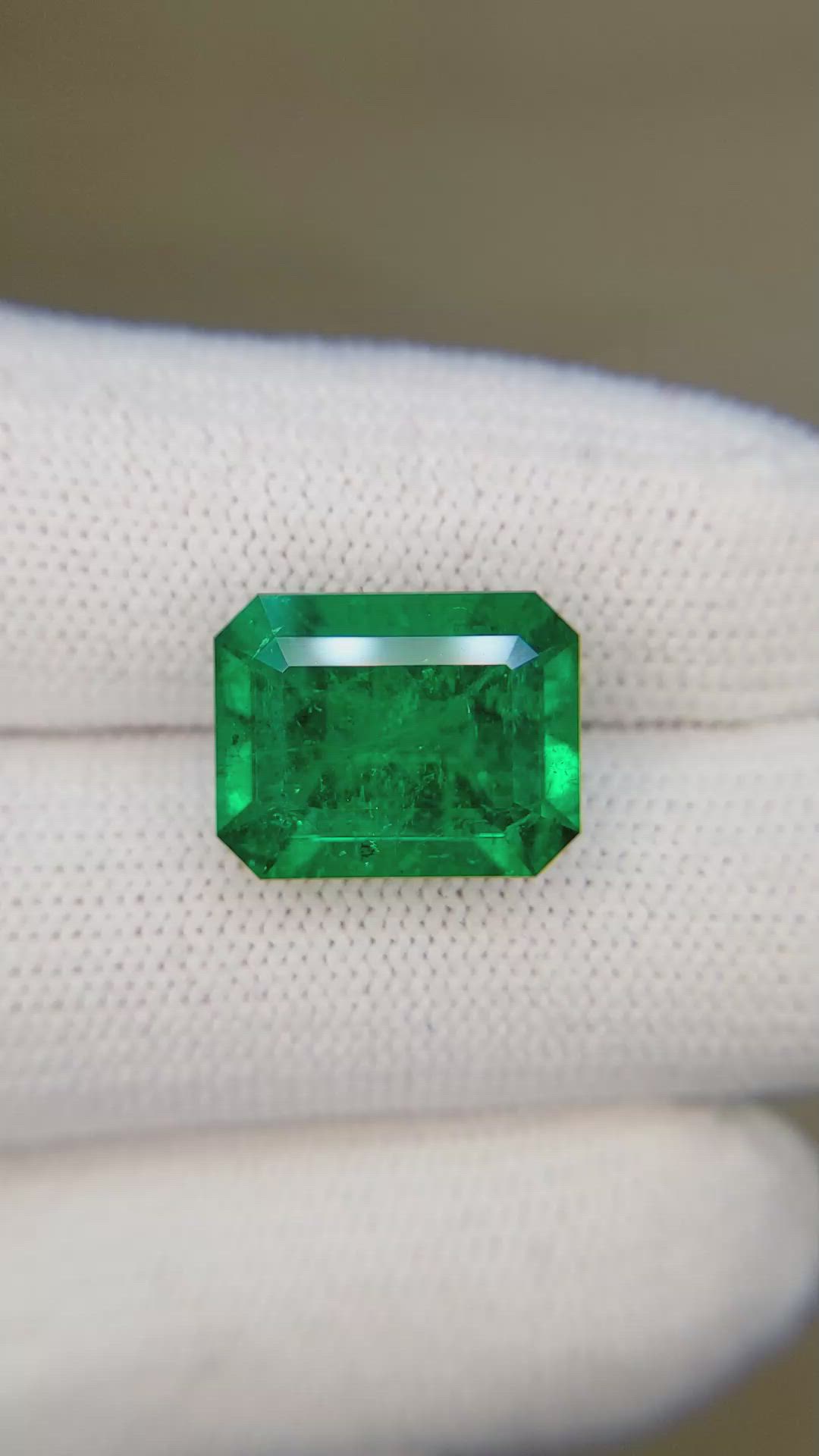 6.63 Ct. Emerald from Colombia - Muzo Size Video