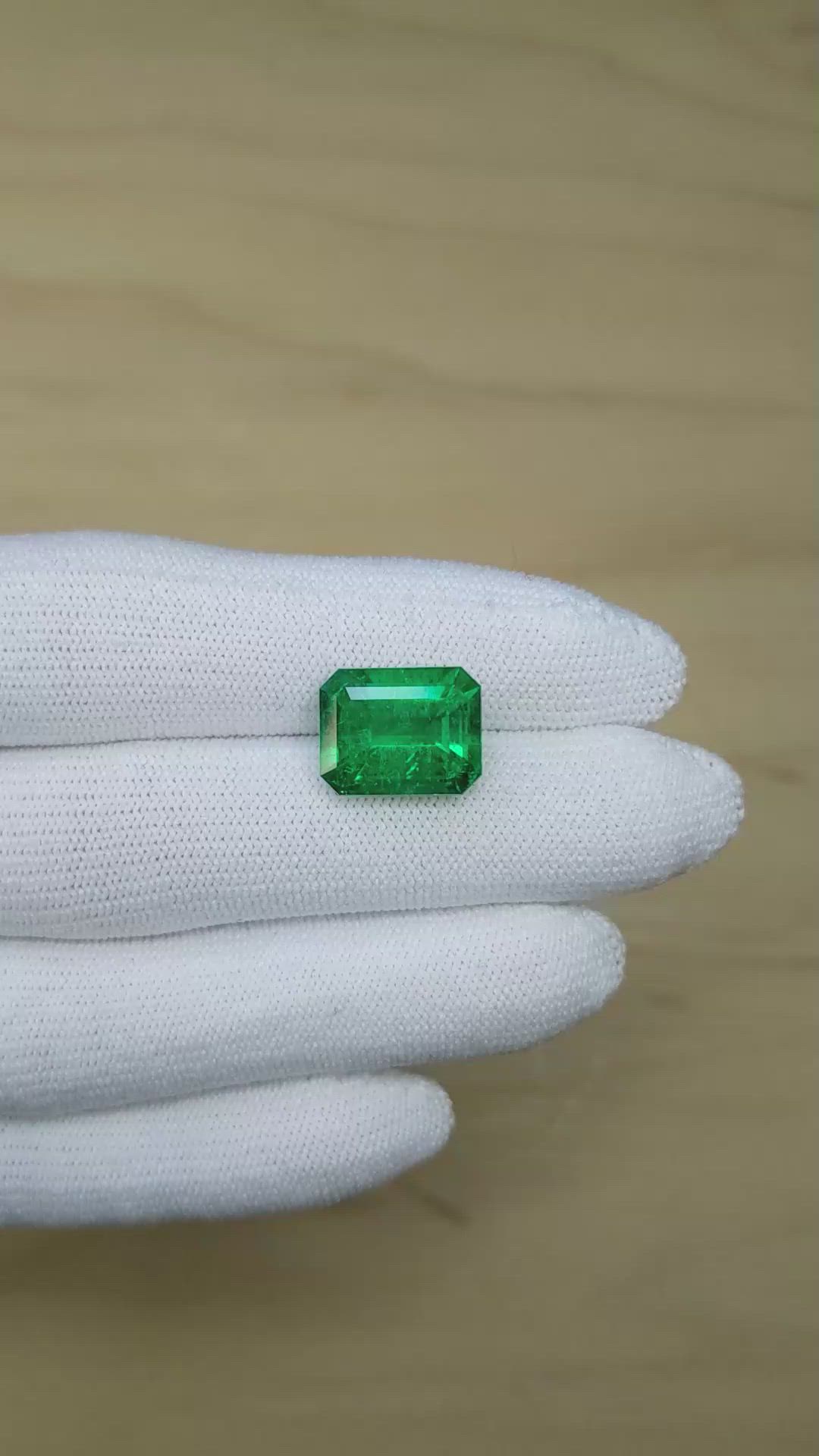6.63 Ct. Emerald from Colombia - Muzo Size Video