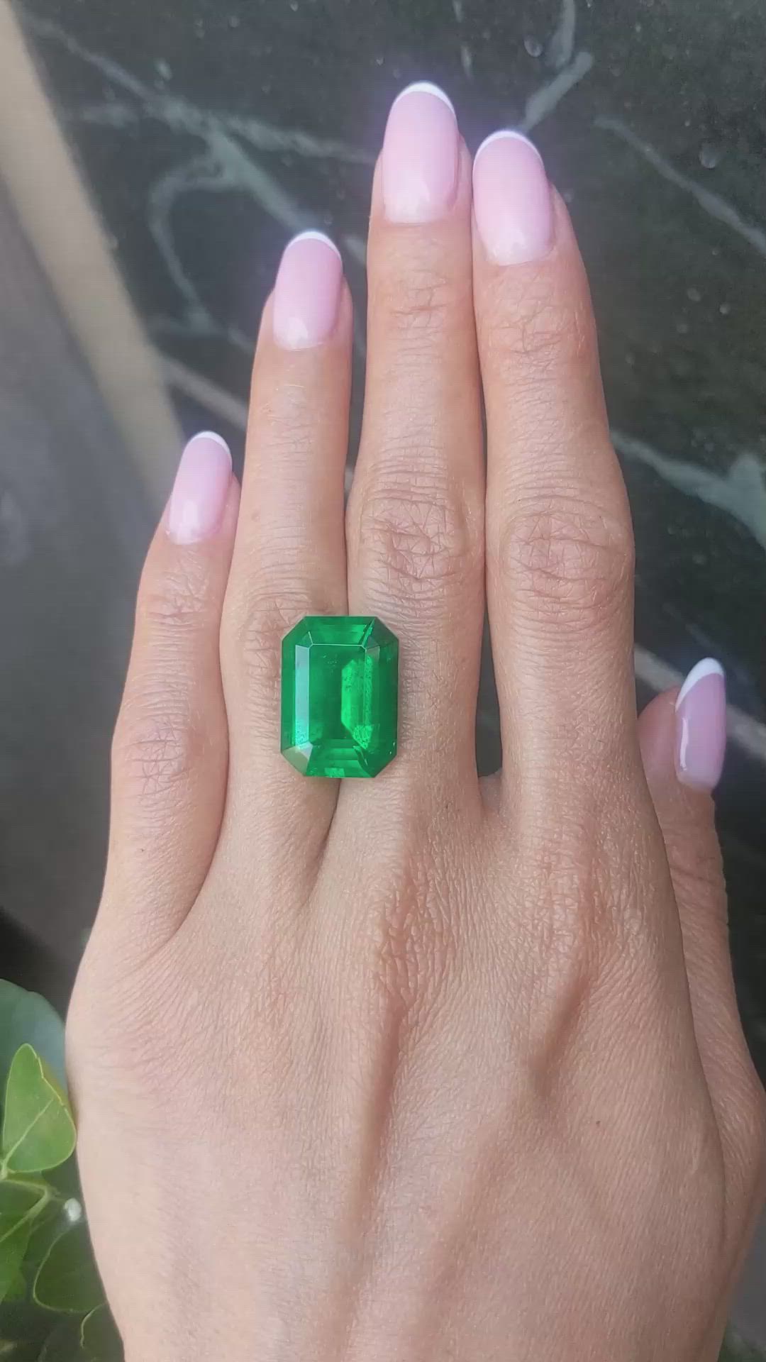 15.72 Ct. Emerald from Colombia - Muzo Size Video