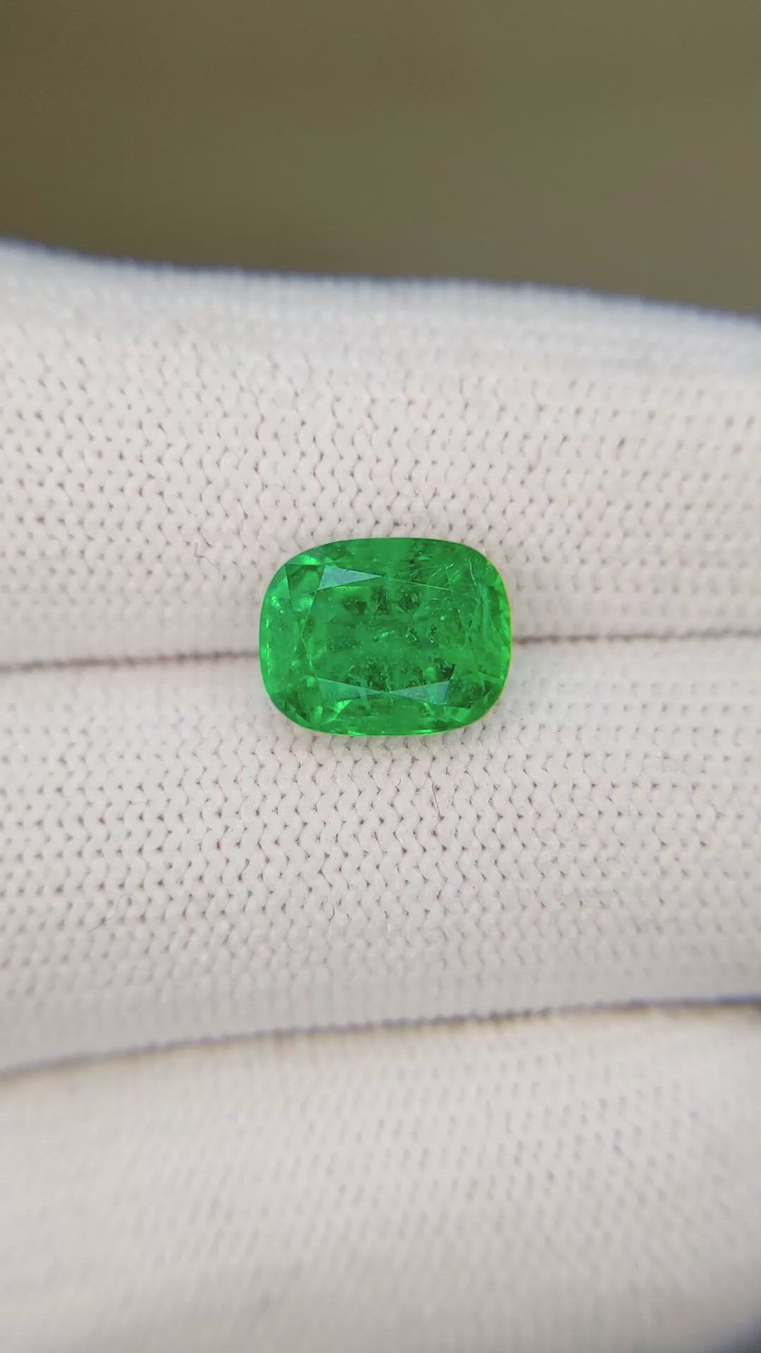 2.73 Ct. Emerald from Colombia Size Video