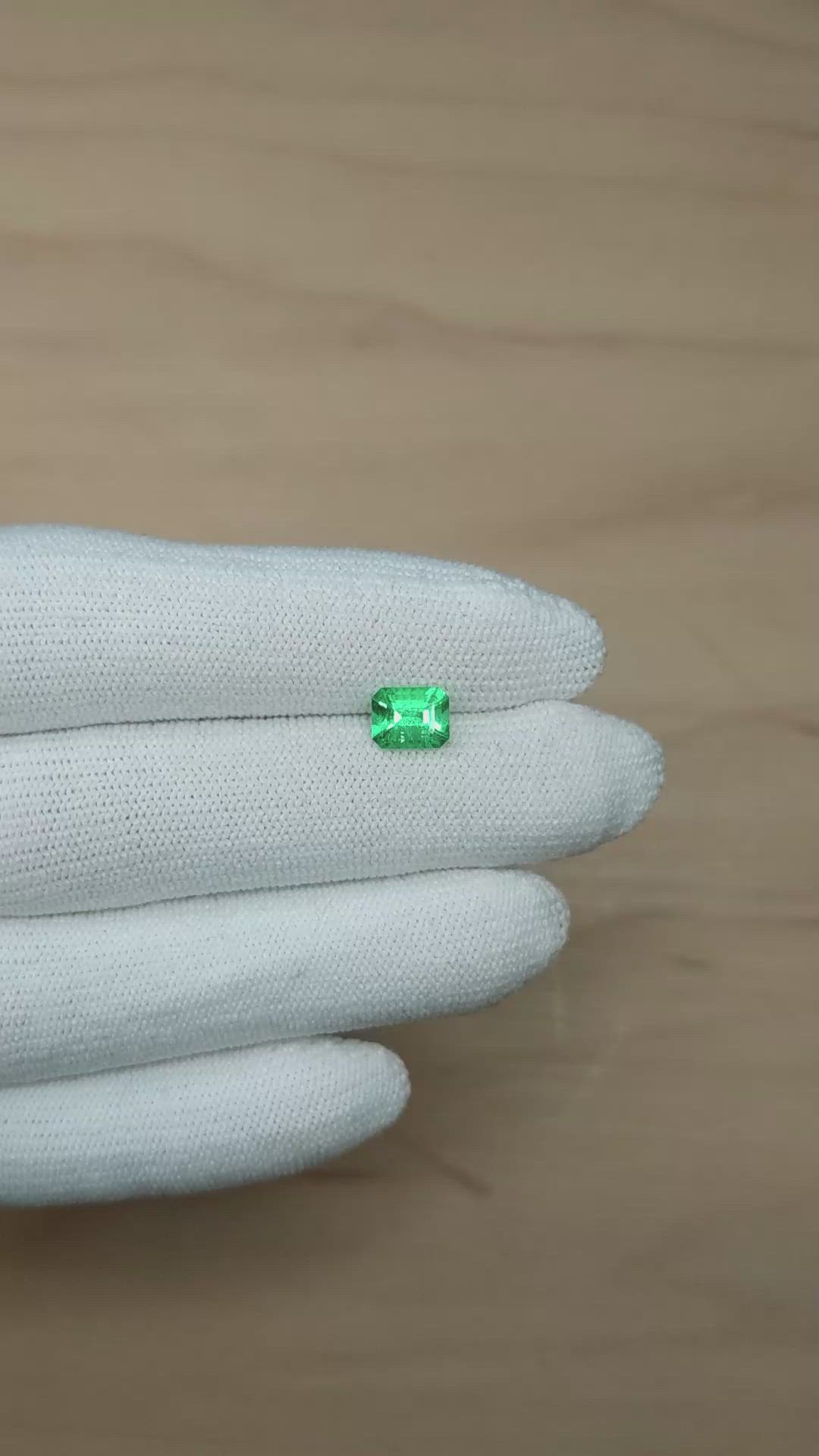 0.93 Ct. Emerald from Colombia Size Video