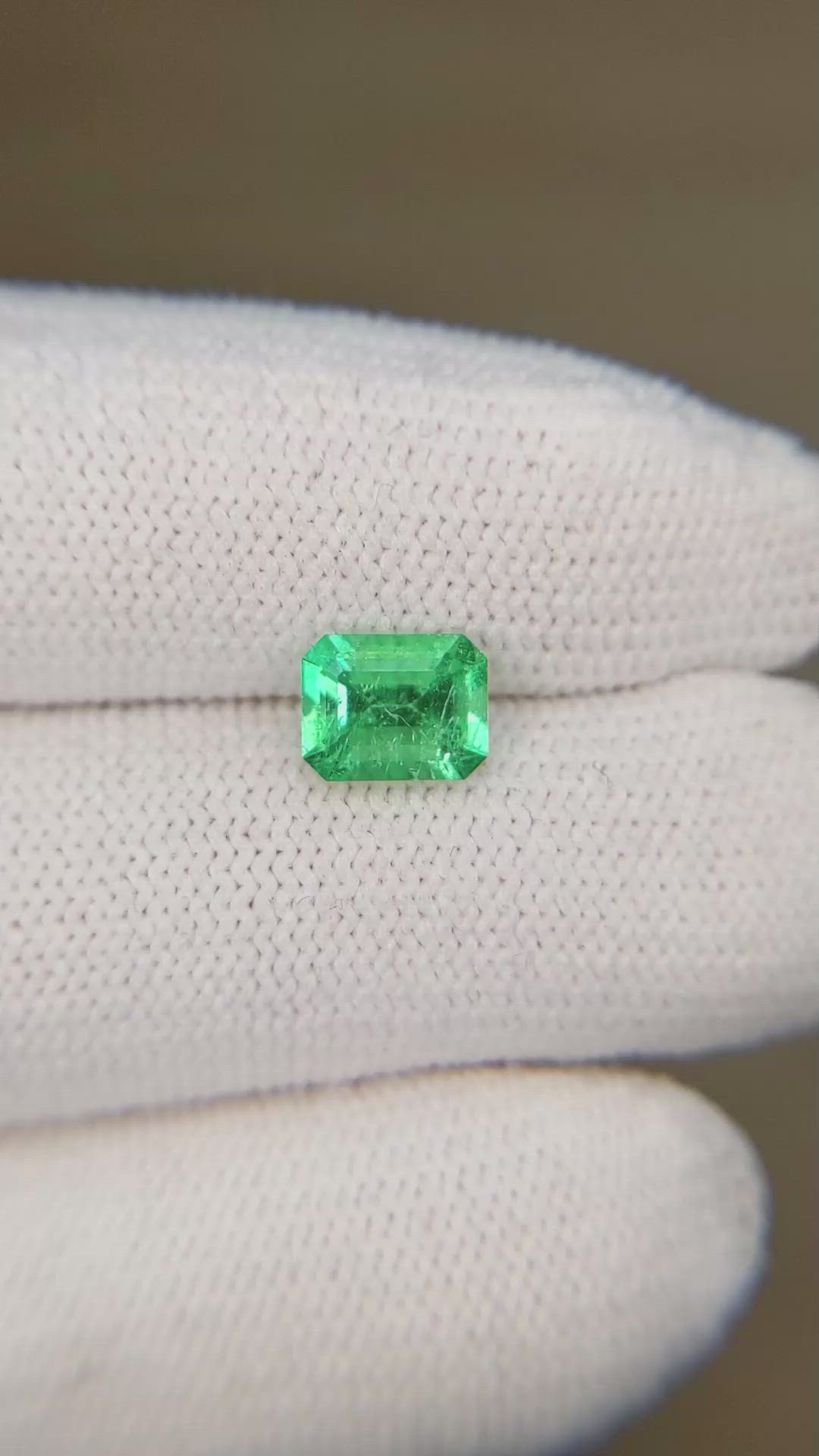 0.93 Ct. Emerald from Colombia Size Video