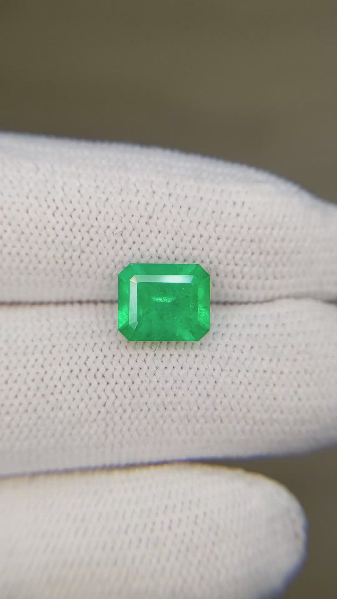 1.76 Ct. Emerald from Colombia Size Video