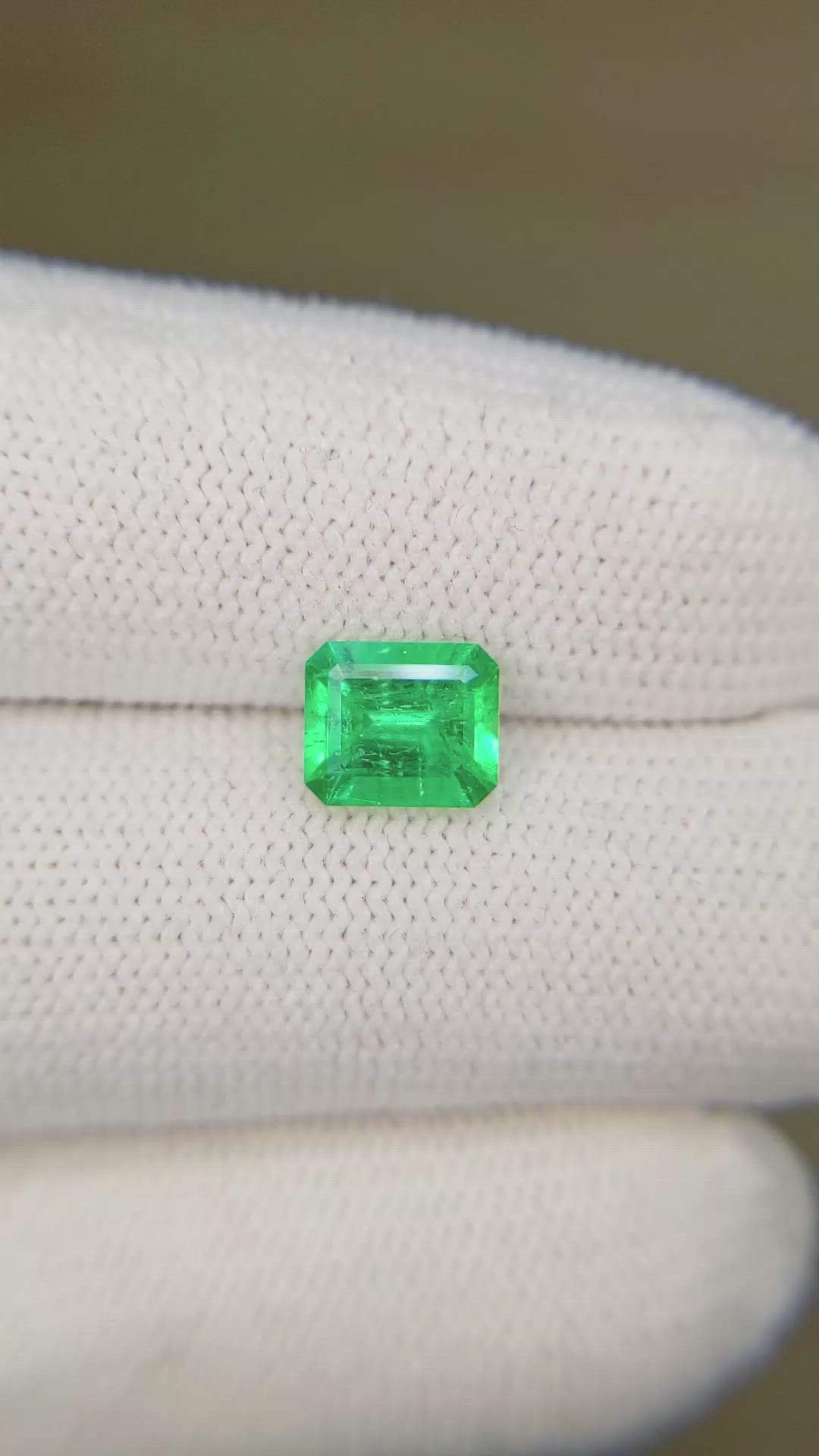 1.00 Ct. Emerald from Colombia Size Video