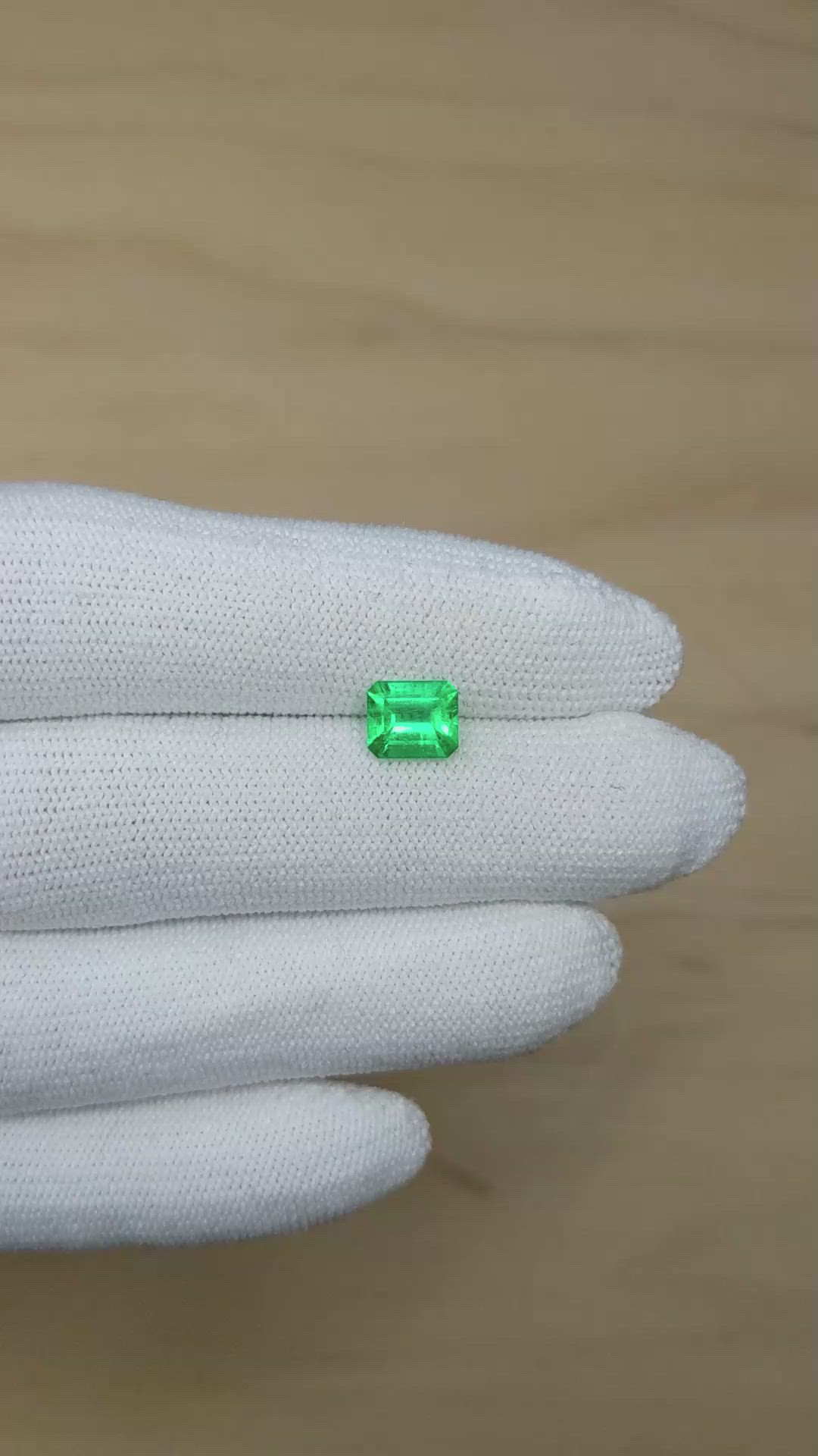 1.00 Ct. Emerald from Colombia Size Video