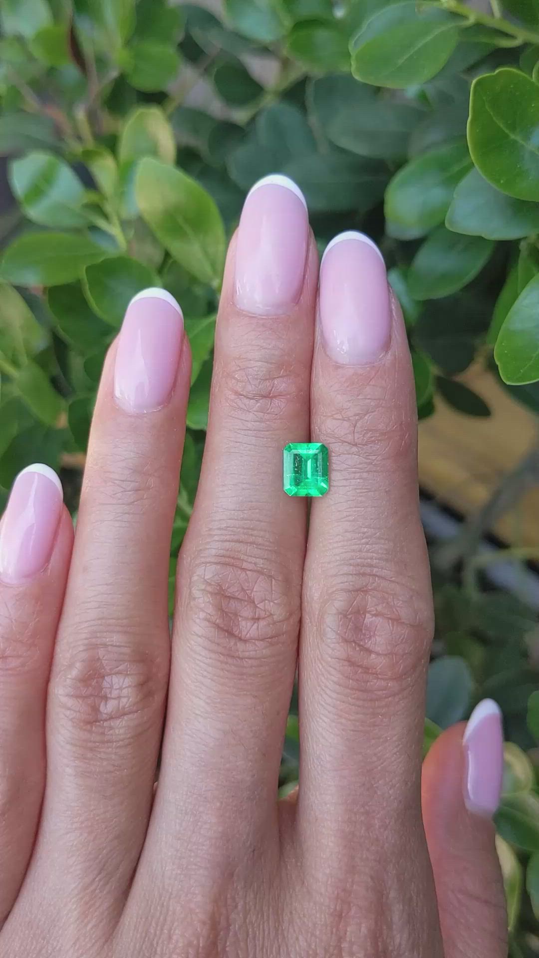 1.00 Ct. Emerald from Colombia Size Video