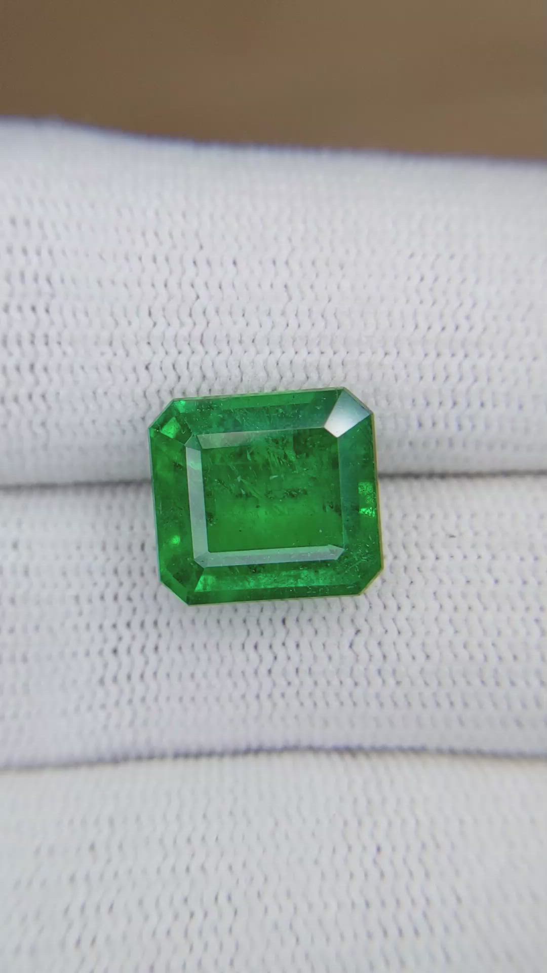 6.69 Ct. Emerald from Zambia Size Video