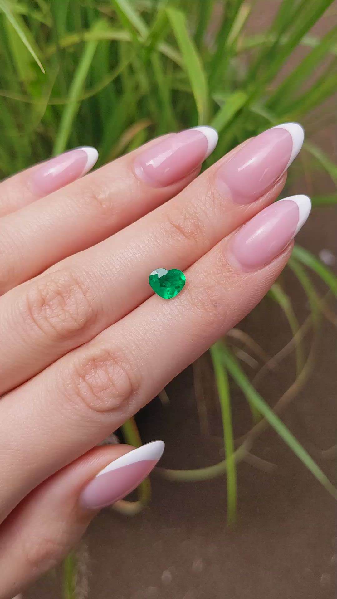 0.98 Ct. Emerald from Colombia - Muzo Size Video