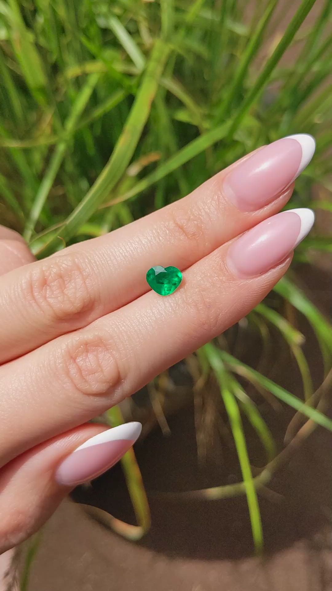 0.98 Ct. Emerald from Colombia - Muzo Size Video