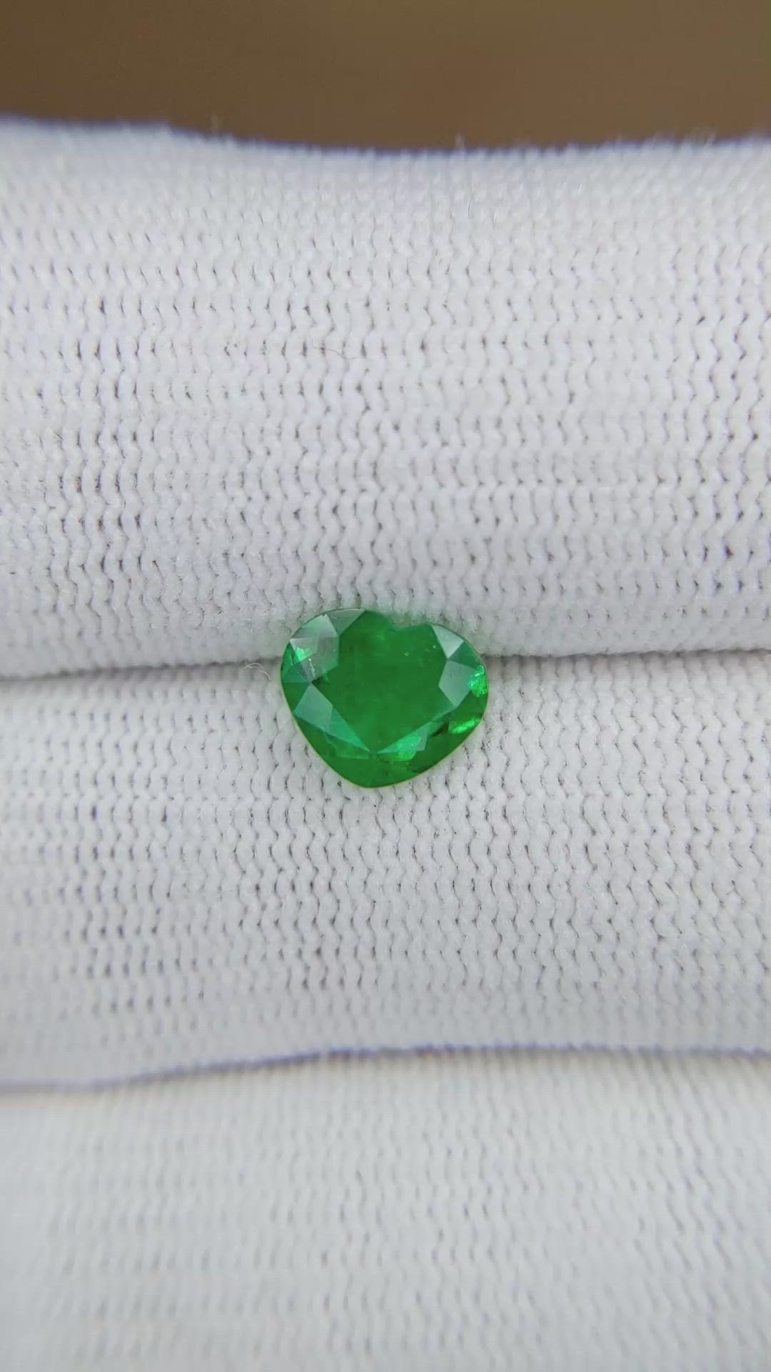 0.98 Ct. Emerald from Colombia - Muzo Size Video