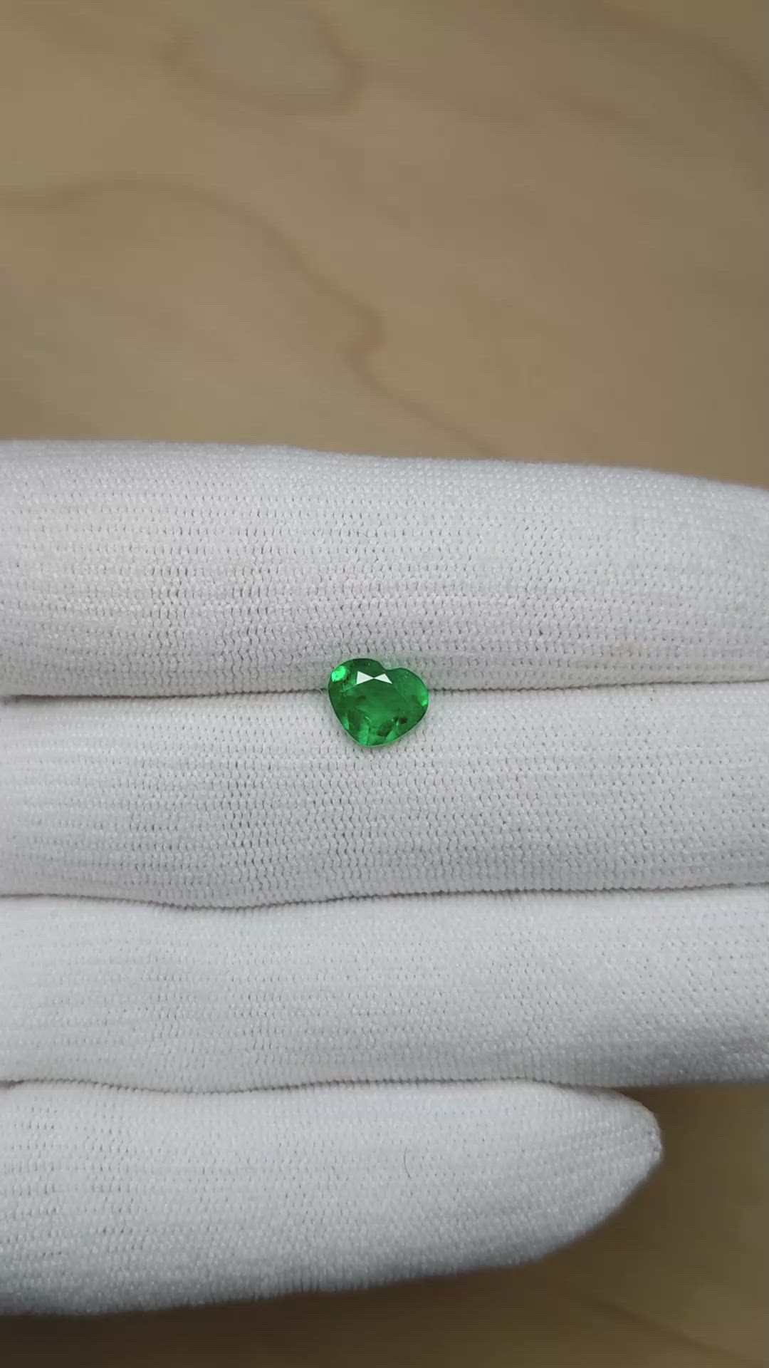 0.98 Ct. Emerald from Colombia - Muzo Size Video