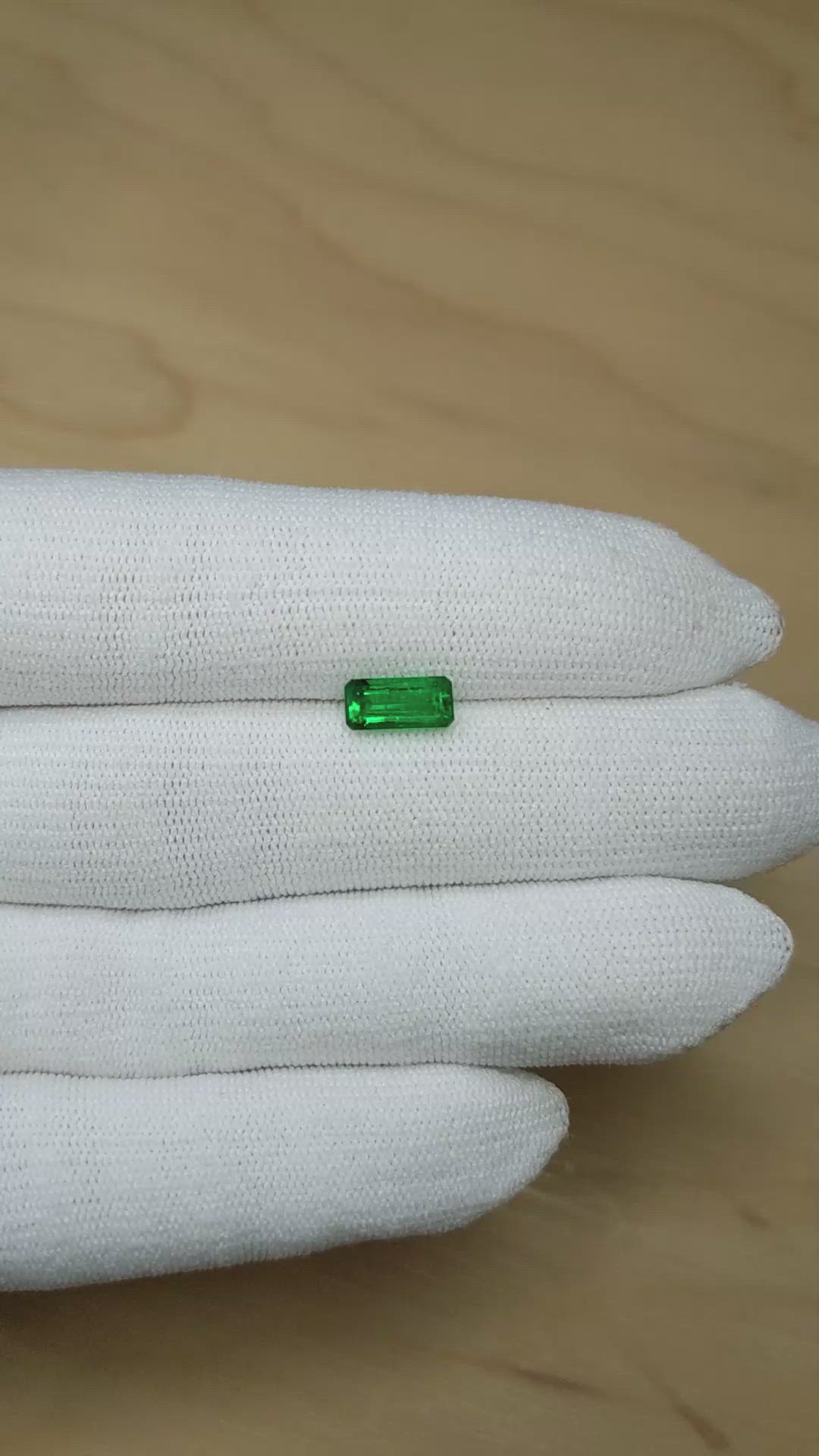 1.28 Ct. Emerald from Colombia - Muzo Size Video