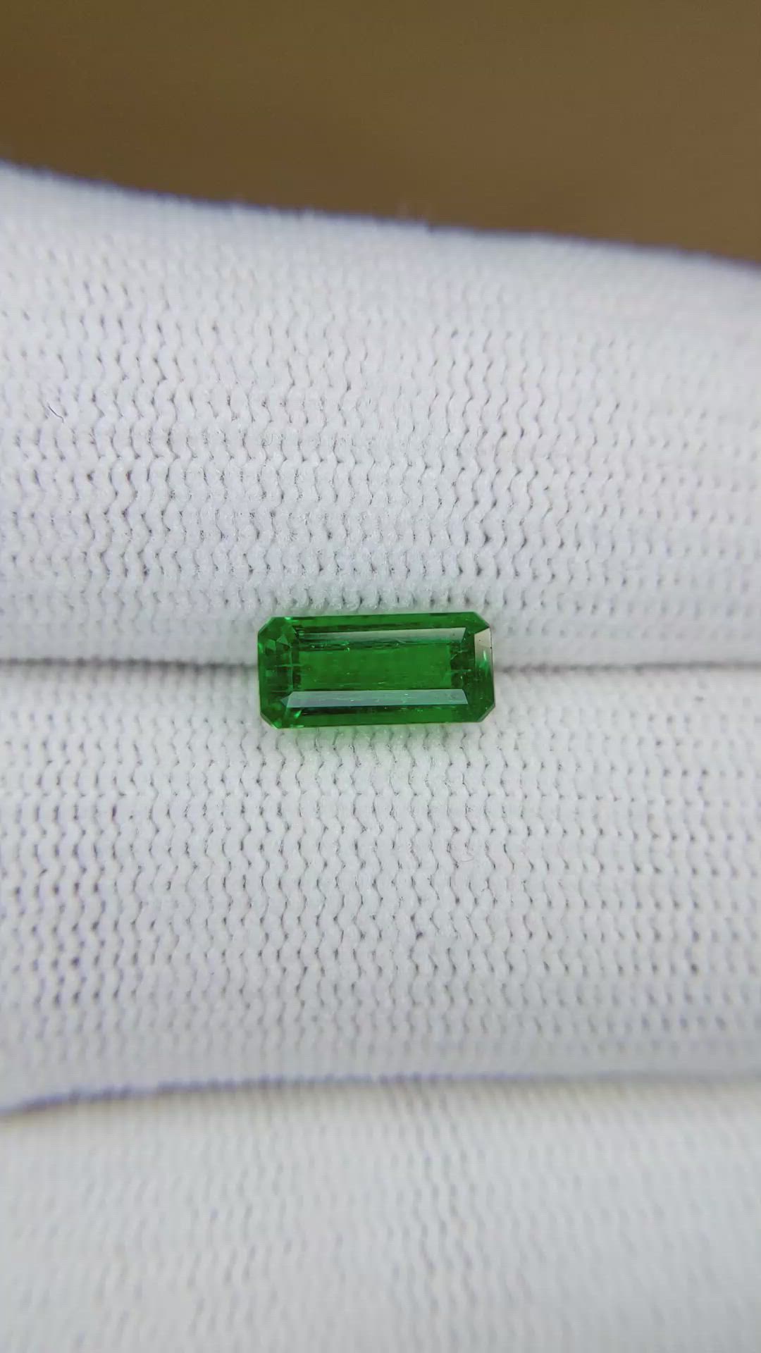 1.28 Ct. Emerald from Colombia - Muzo Size Video