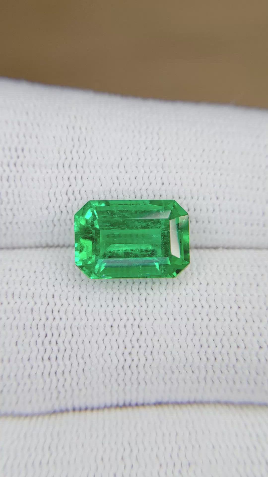 4.80 Ct. Emerald from Colombia Size Video