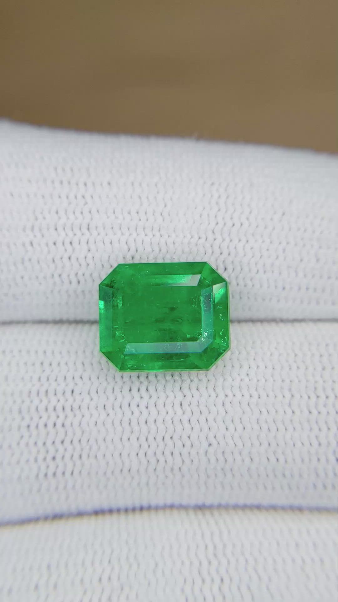 4.47 Ct. Emerald from Colombia - Muzo Size Video