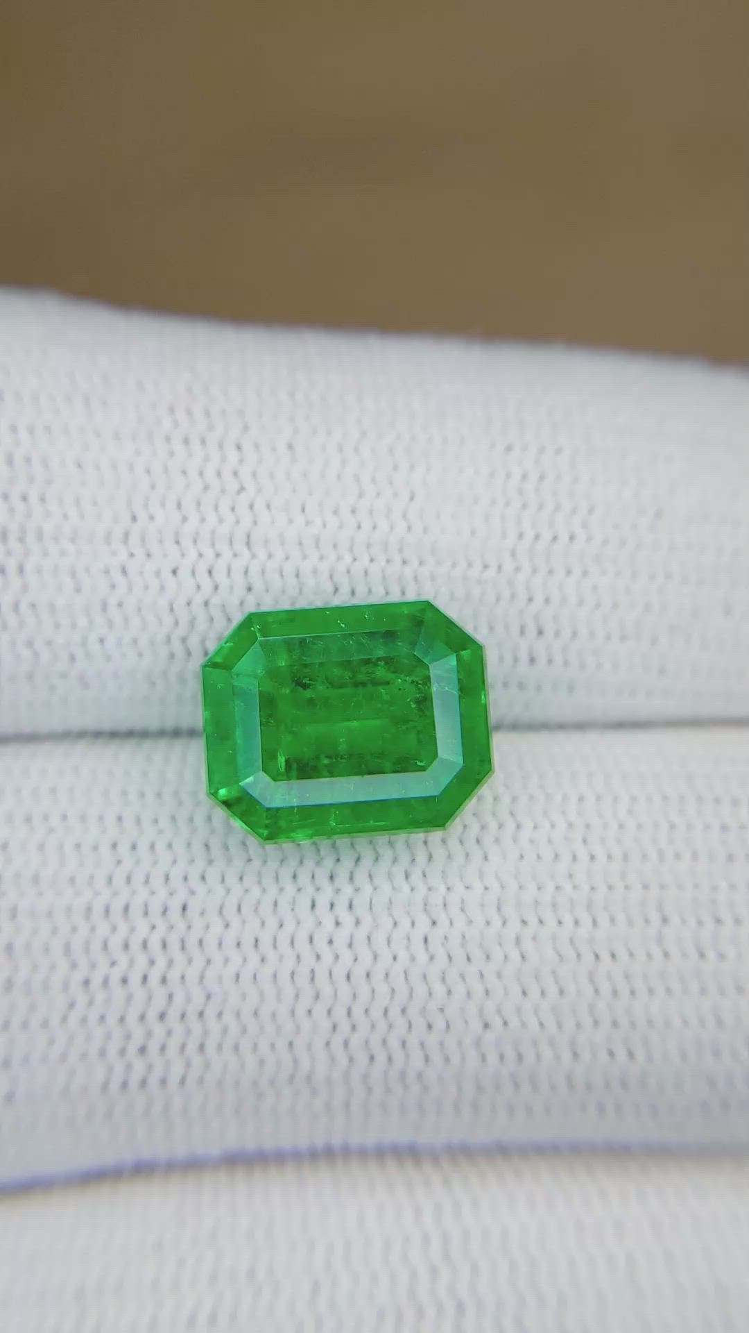 5.54 Ct. Emerald from Colombia - Muzo Size Video