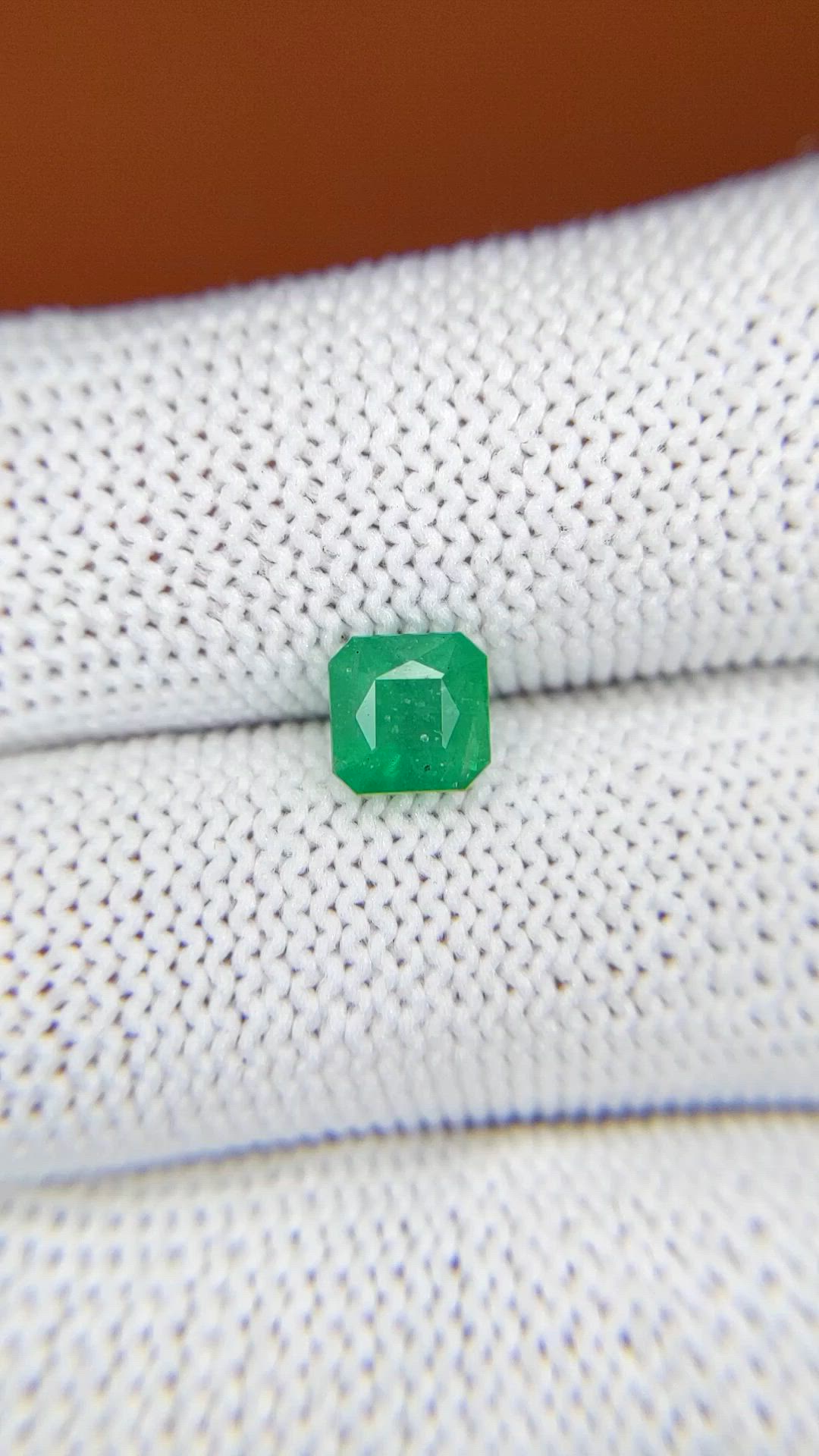 0.91 Ct. Emerald from Colombia Size Video