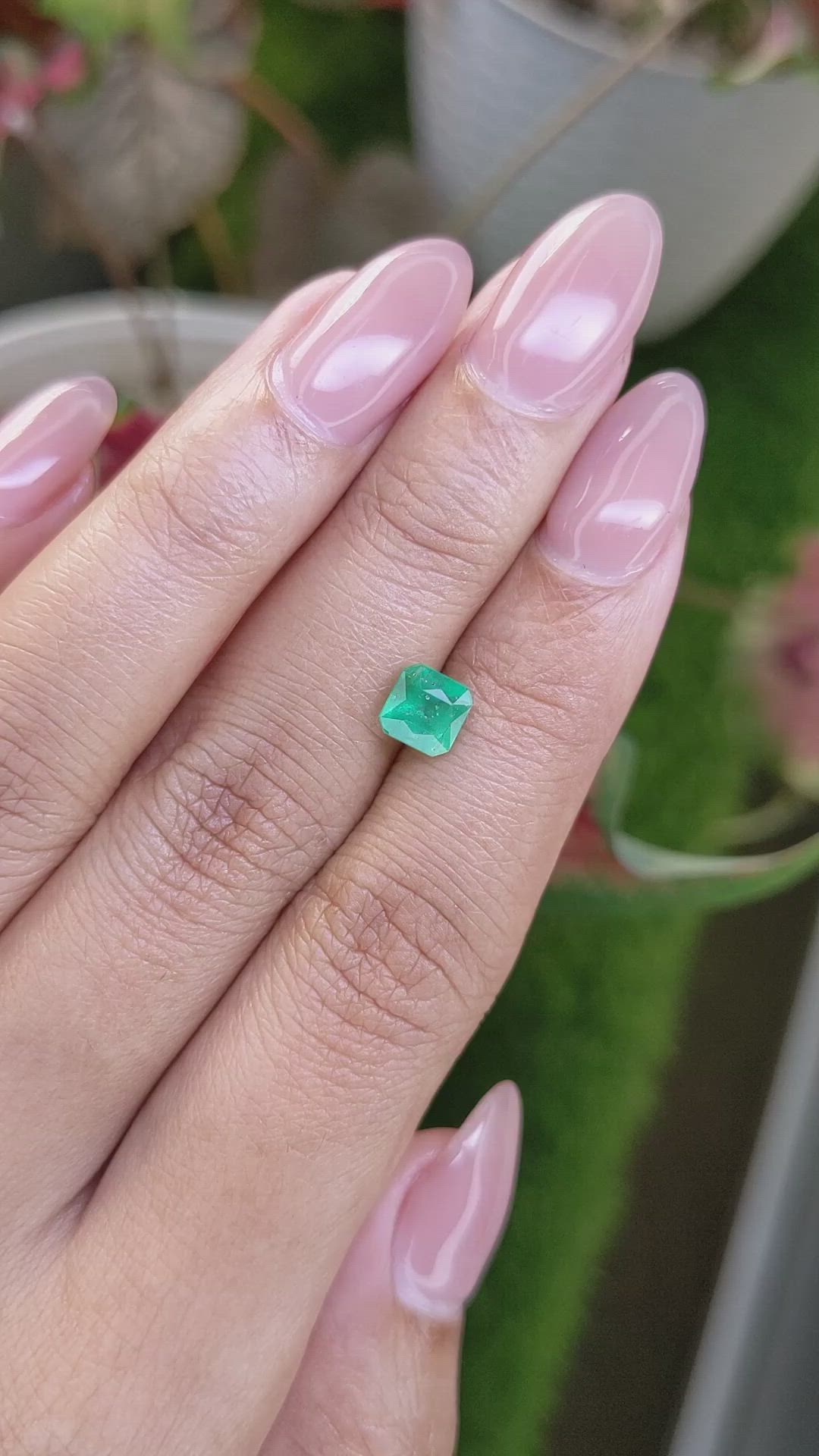 0.91 Ct. Emerald from Colombia Size Video
