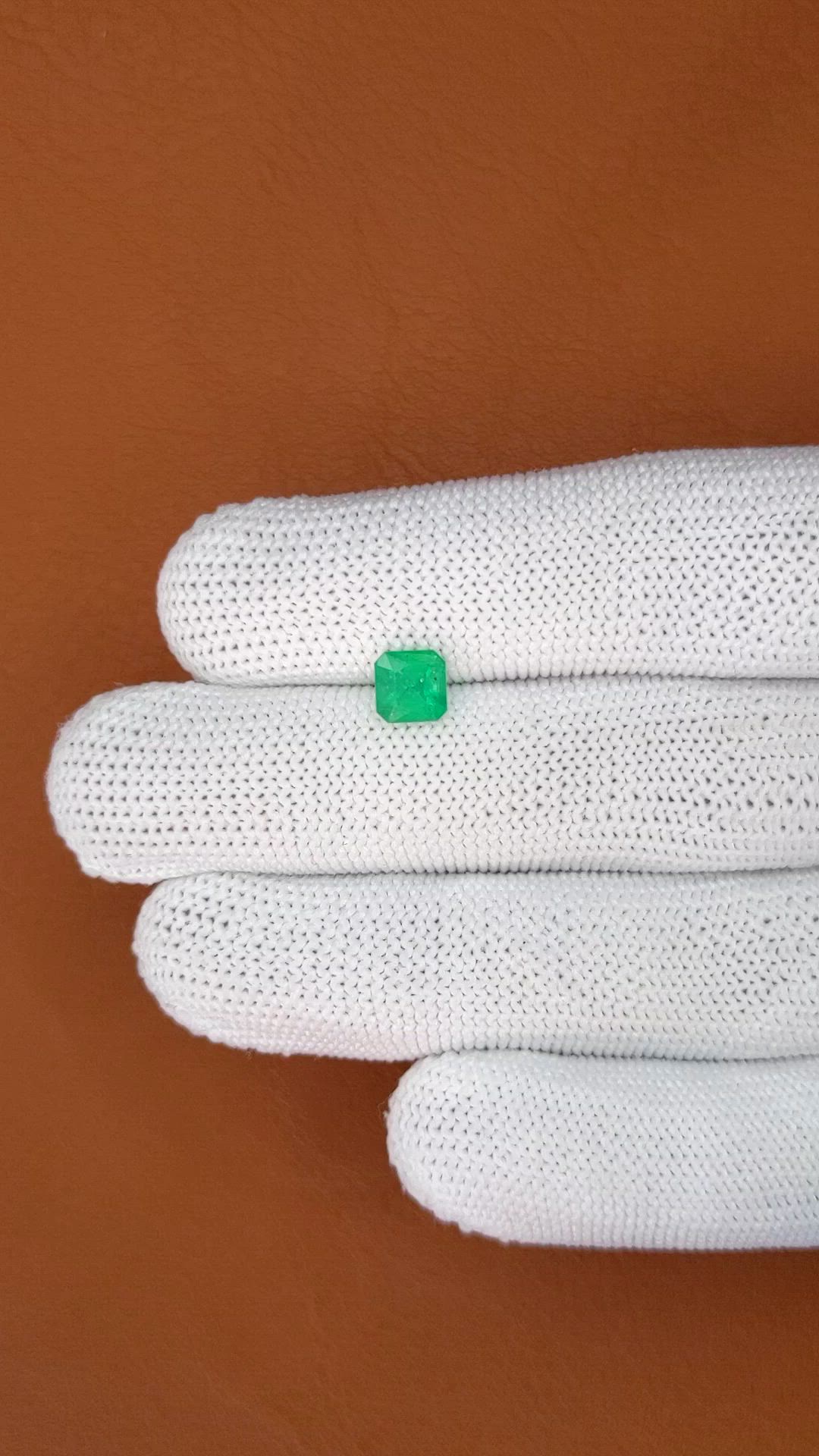 0.91 Ct. Emerald from Colombia Size Video