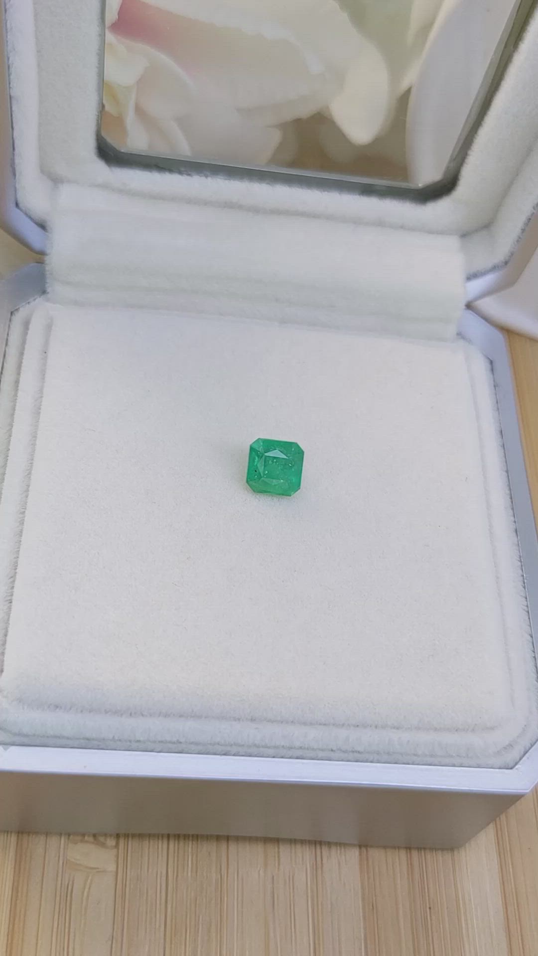 0.91 Ct. Emerald from Colombia Size Video
