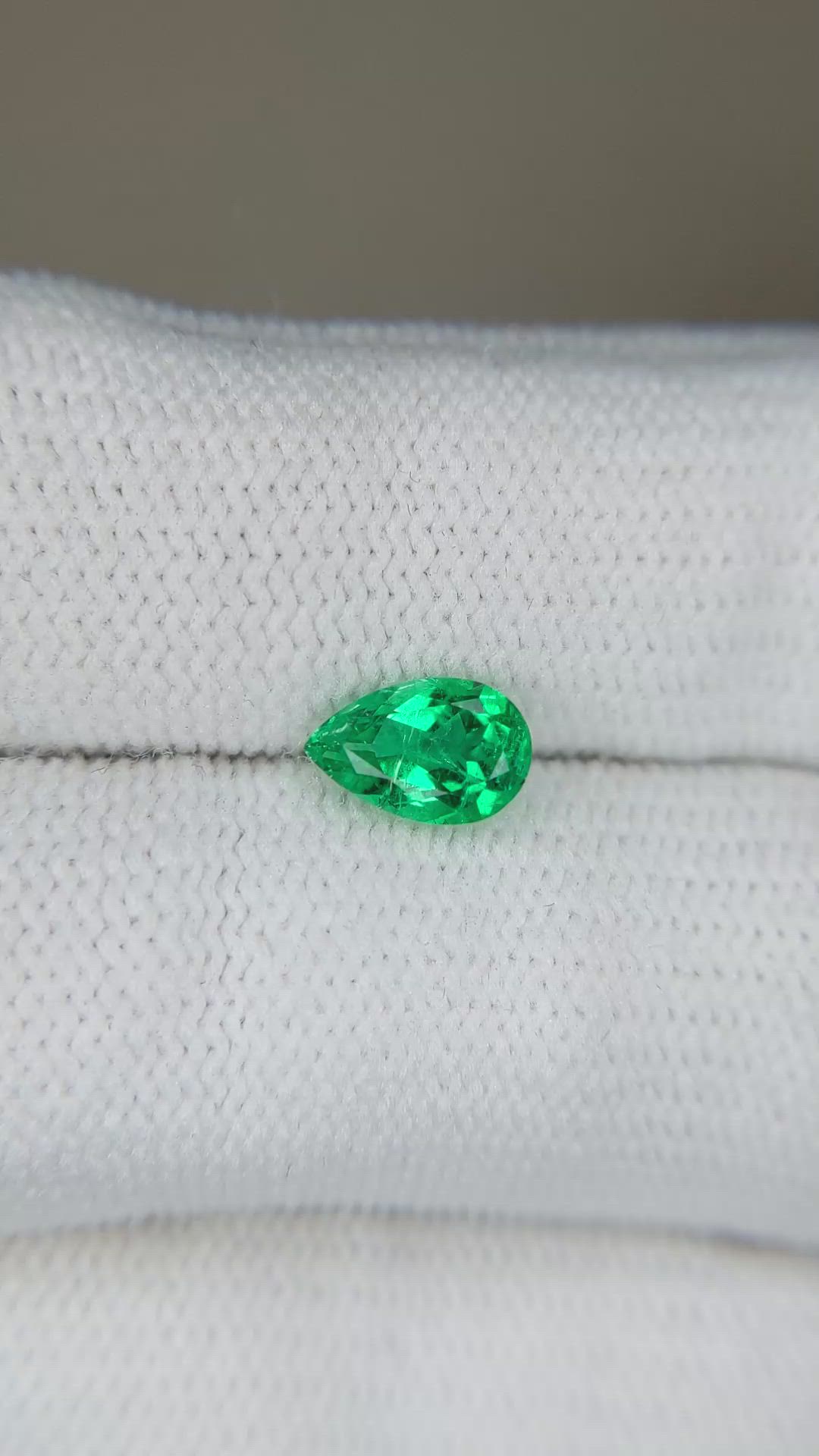 0.80 Ct. Emerald from Russia Size Video