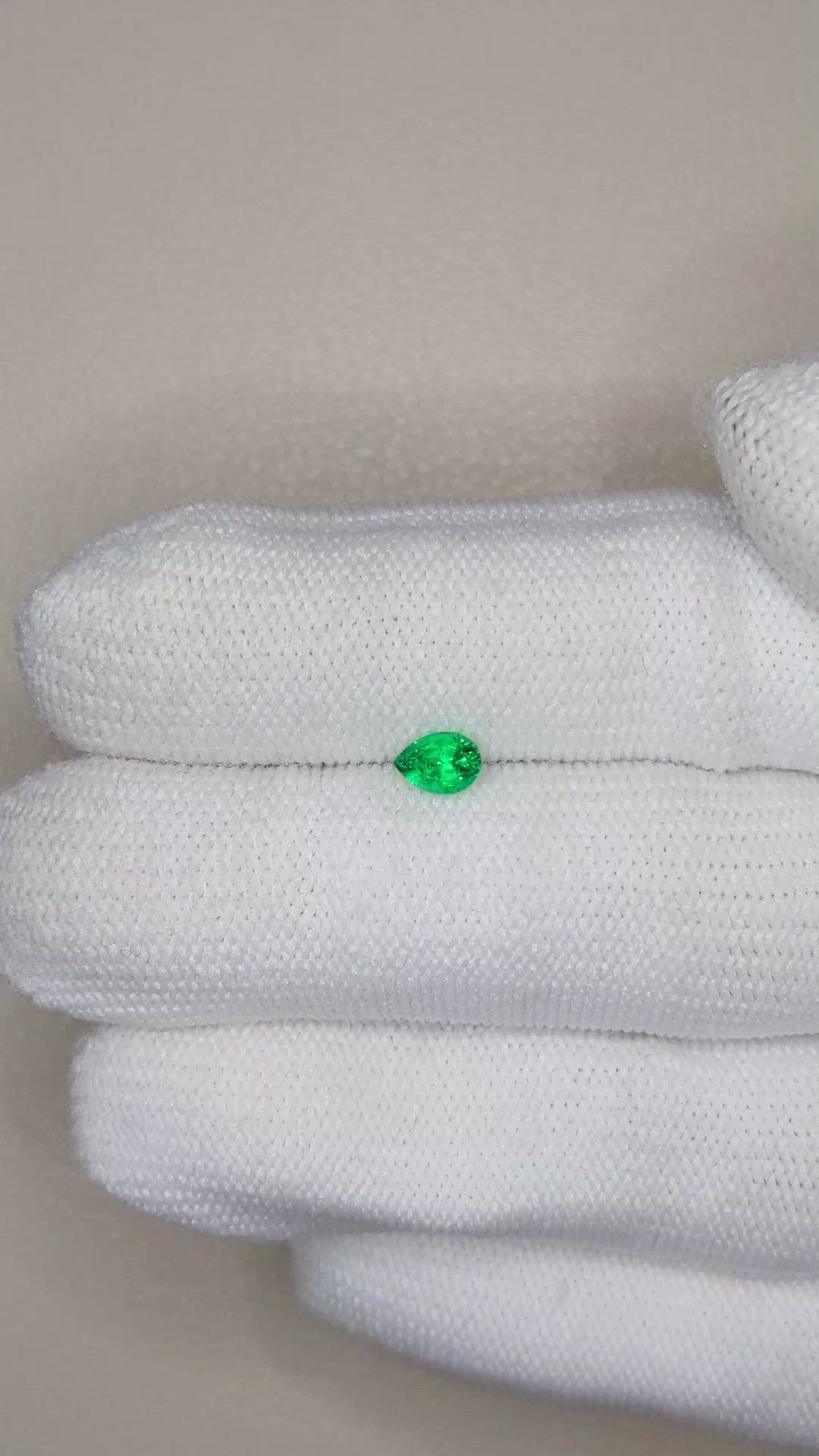 0.32 Ct. Emerald from Russia Size Video