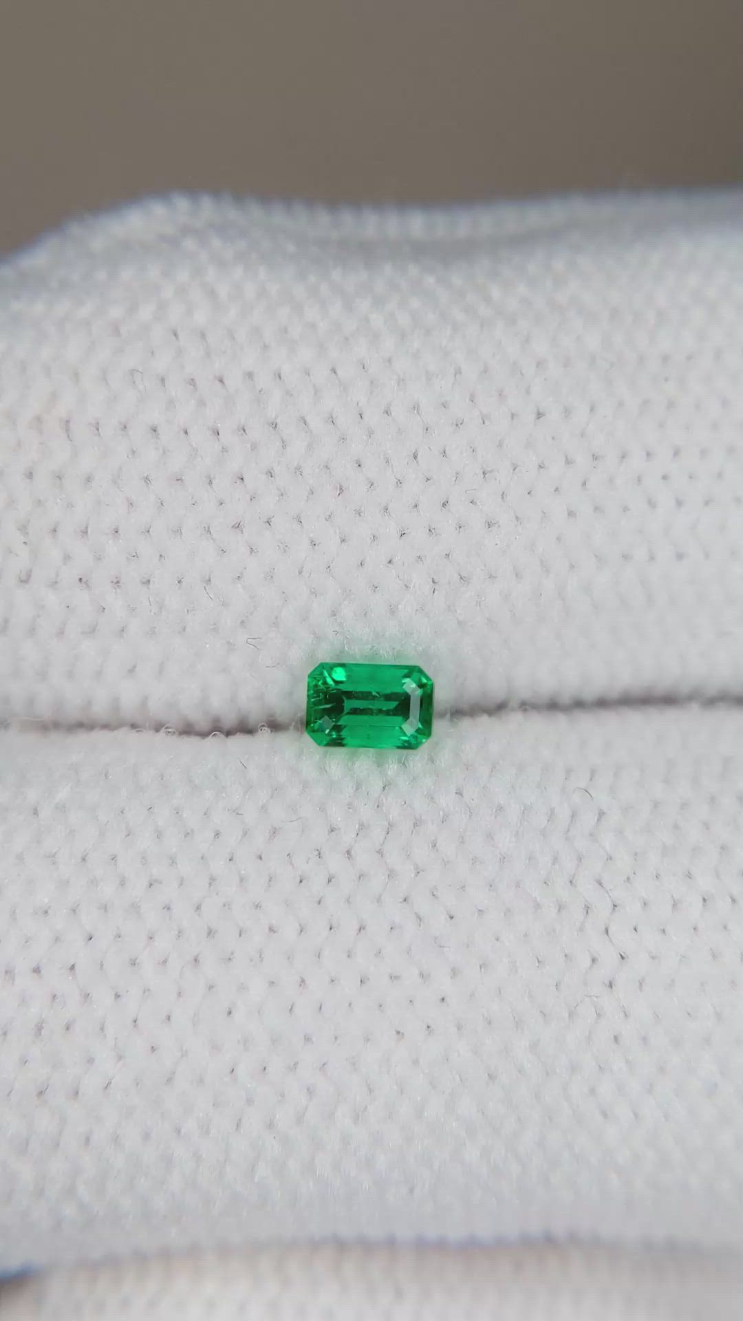 0.15 Ct. Emerald from Russia Size Video