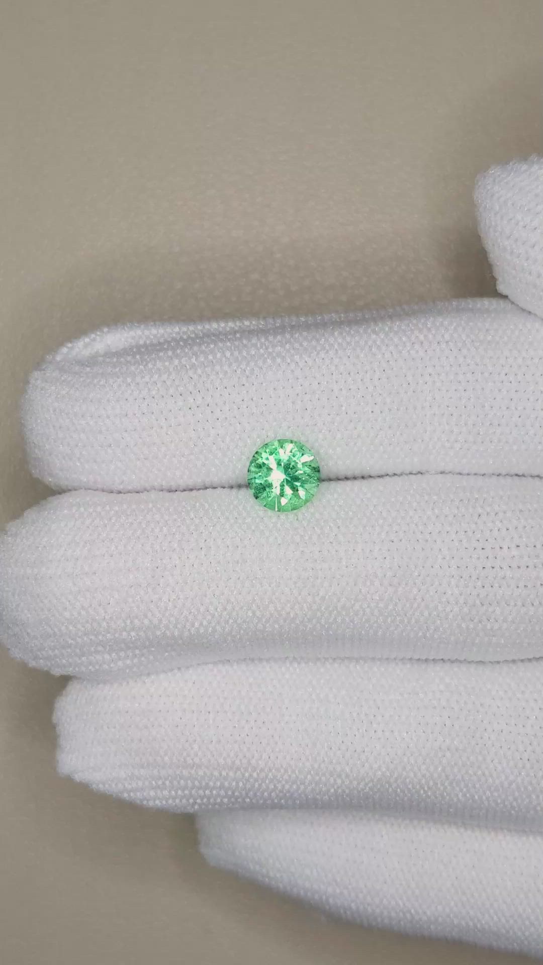 0.86 Ct. Emerald from Russia Size Video