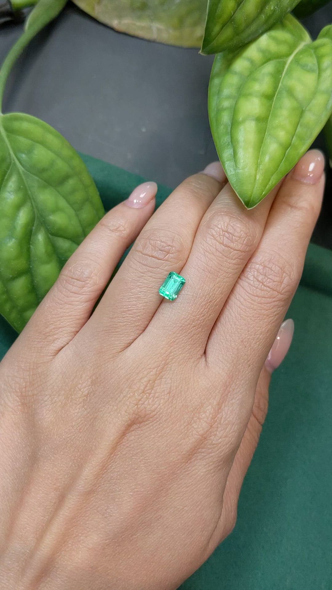 0.94 Ct. Emerald from Russia Size Video