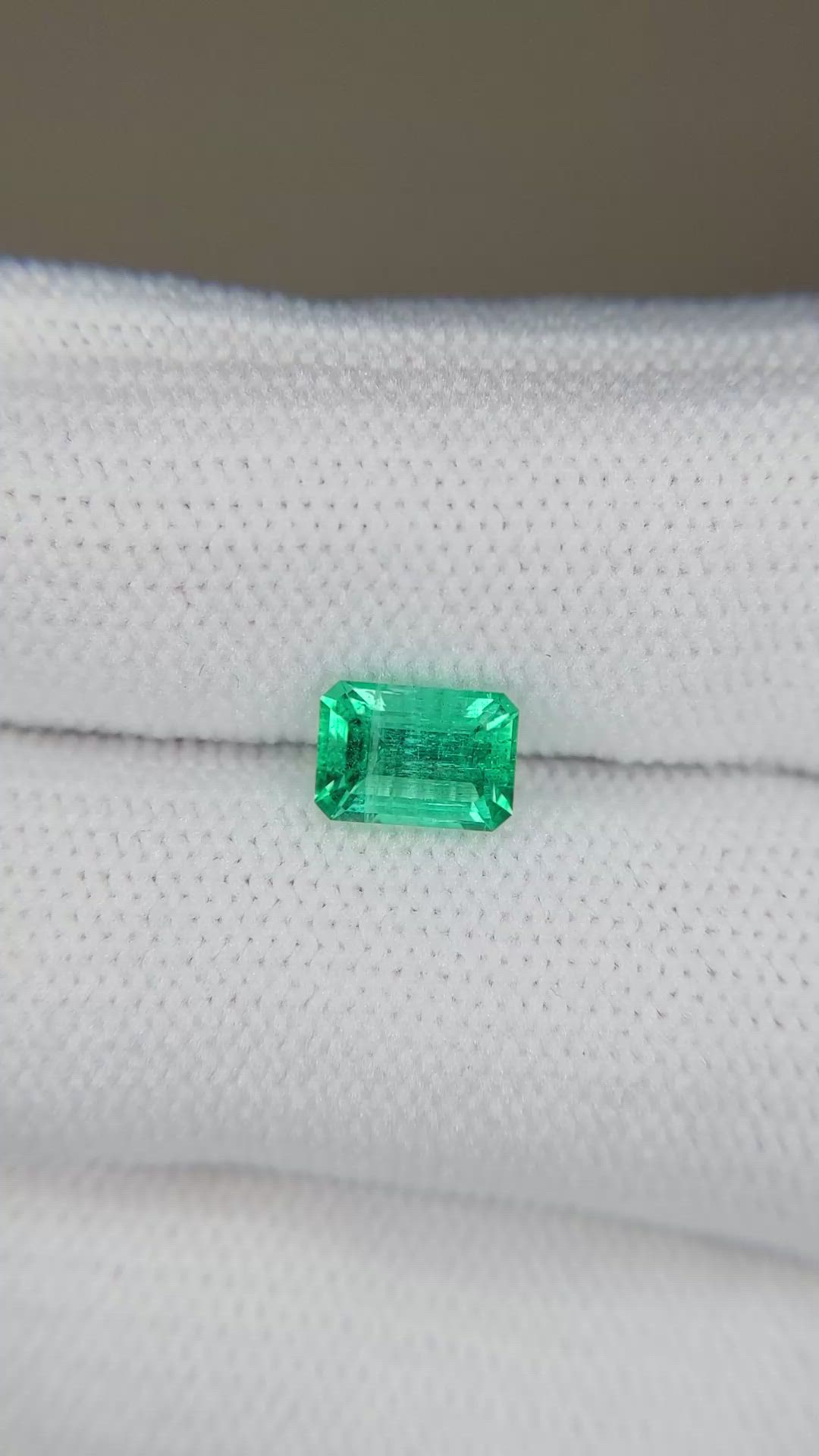 0.94 Ct. Emerald from Russia Size Video
