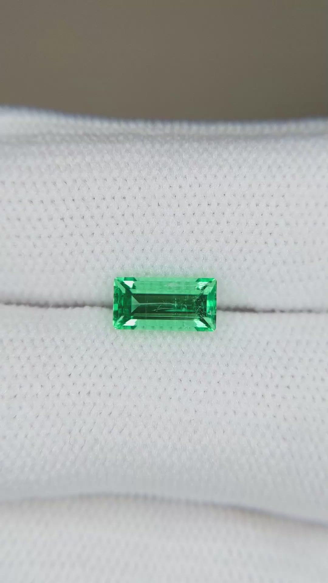 0.94 Ct. Emerald from Russia Size Video
