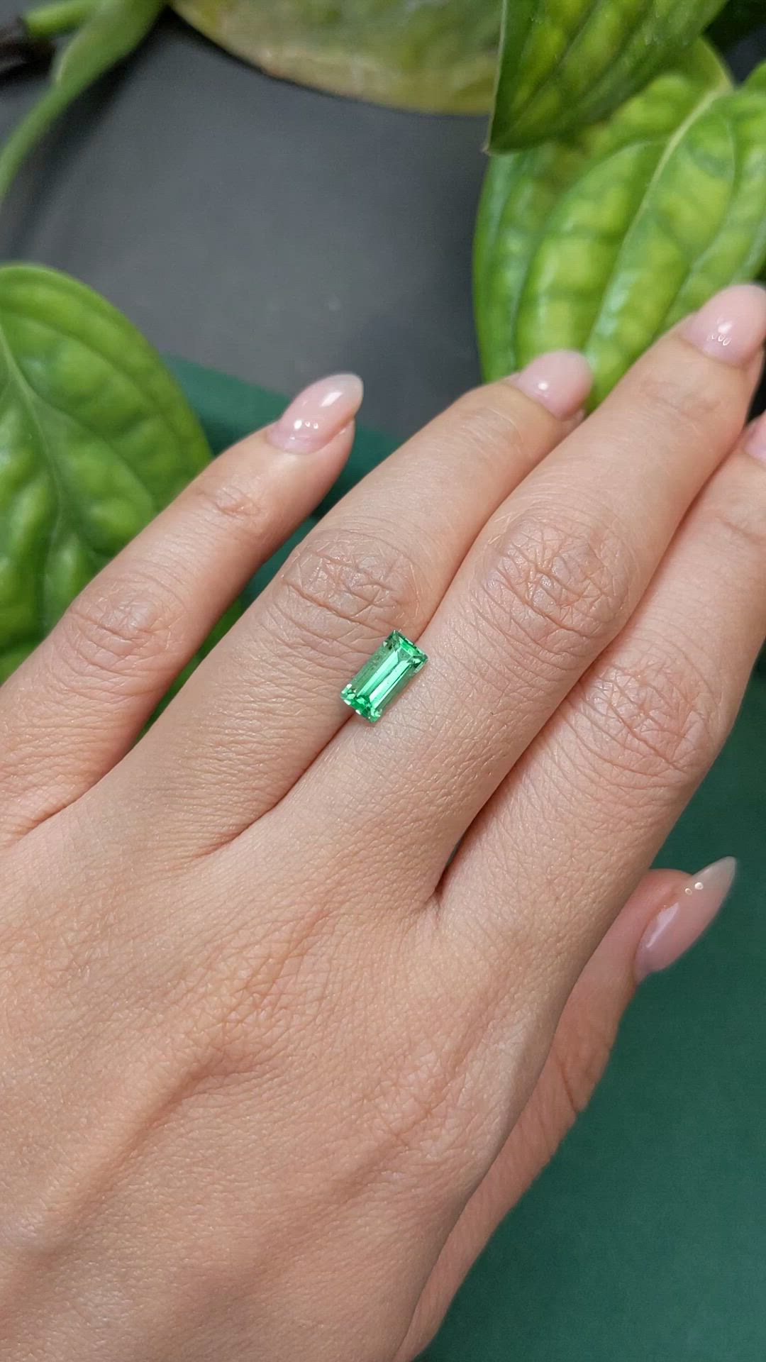0.94 Ct. Emerald from Russia Size Video