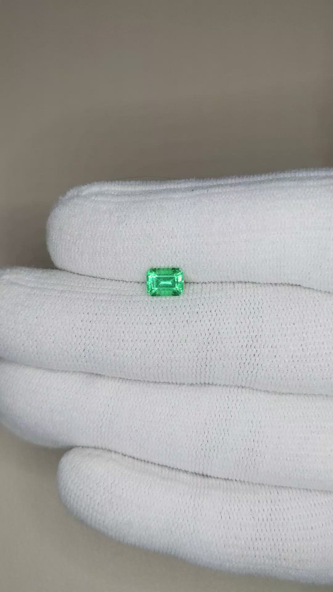 0.75 Ct. Emerald from Russia Size Video