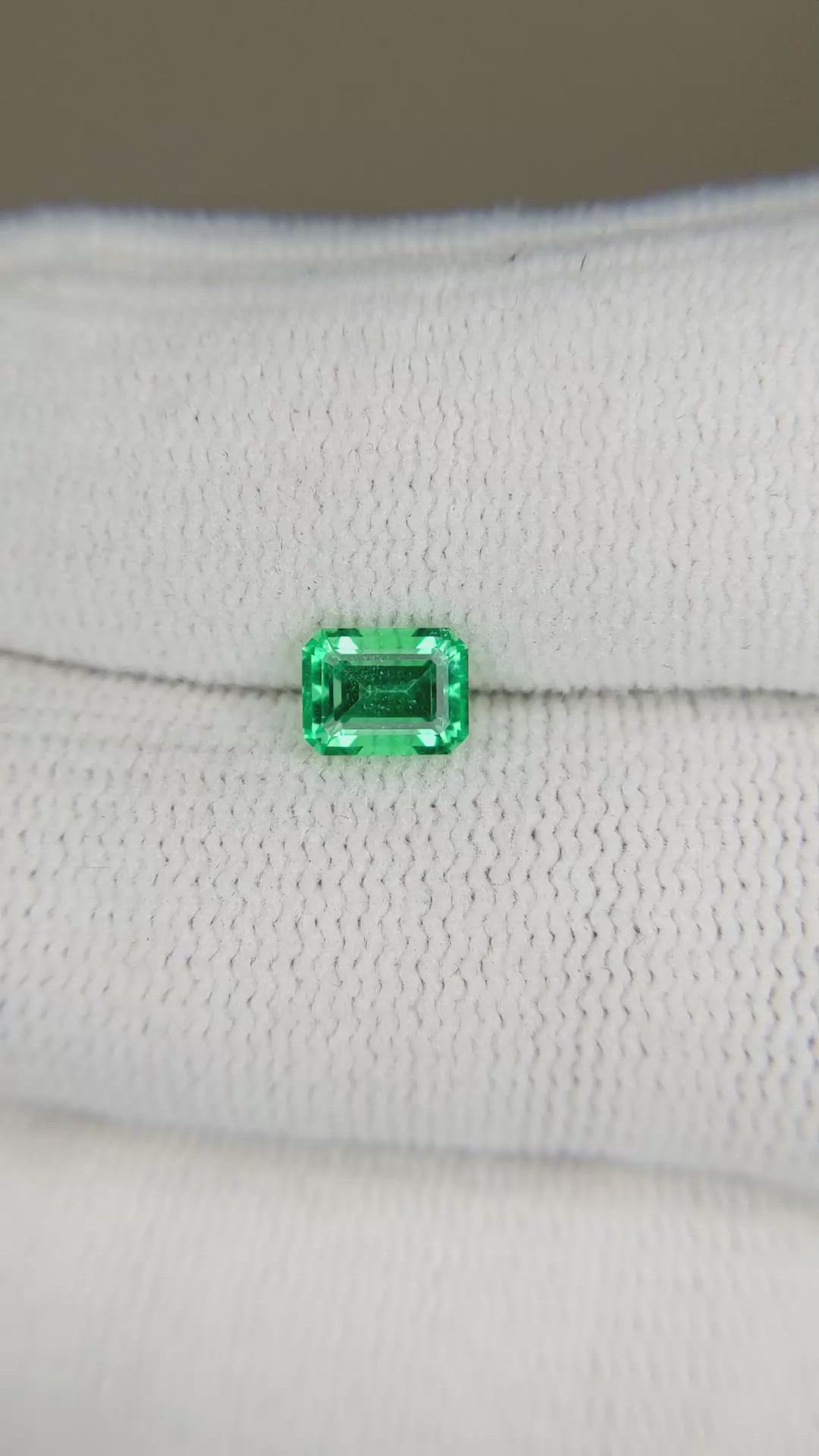 0.75 Ct. Emerald from Russia Size Video