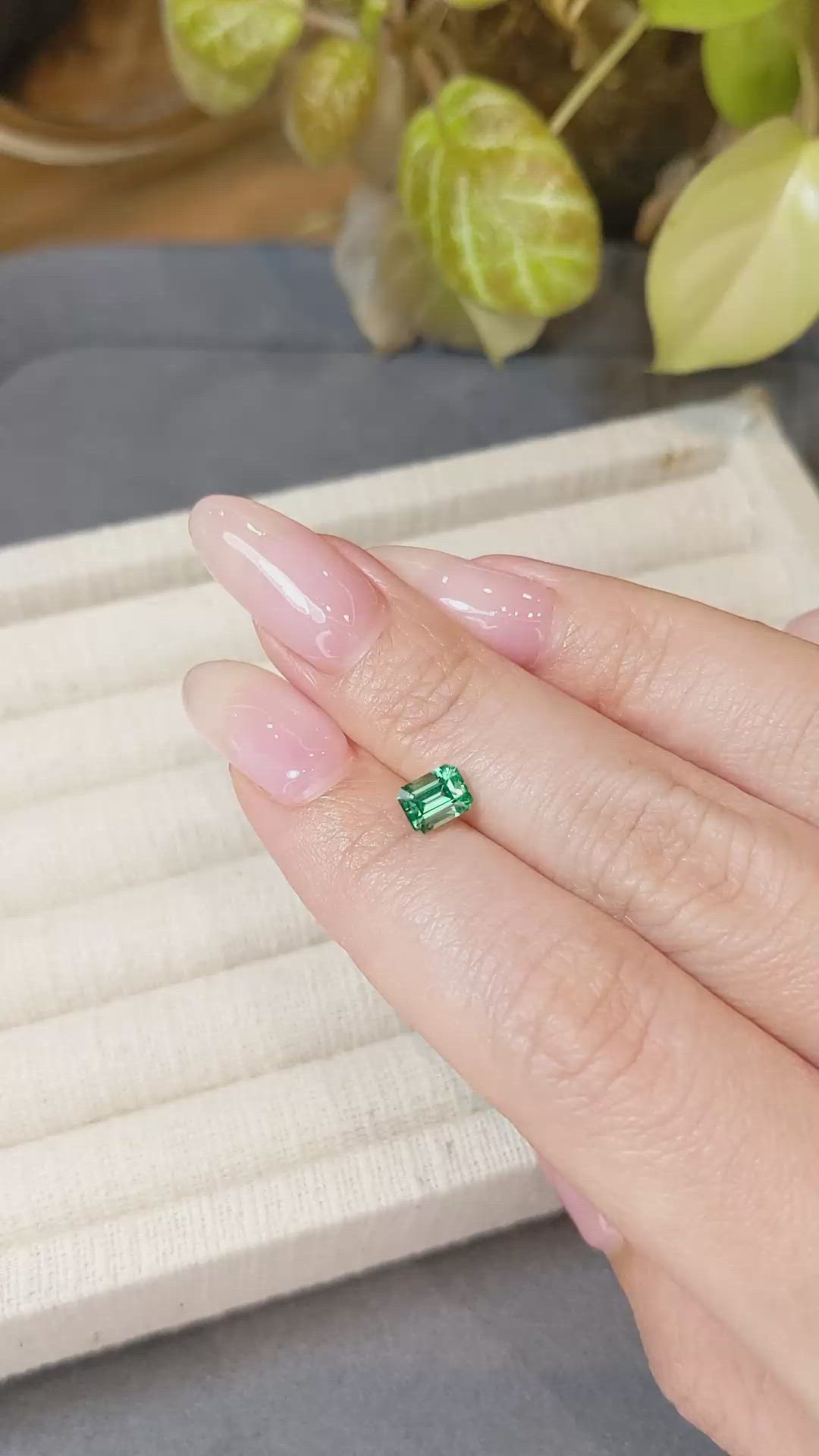 0.75 Ct. Emerald from Russia Size Video