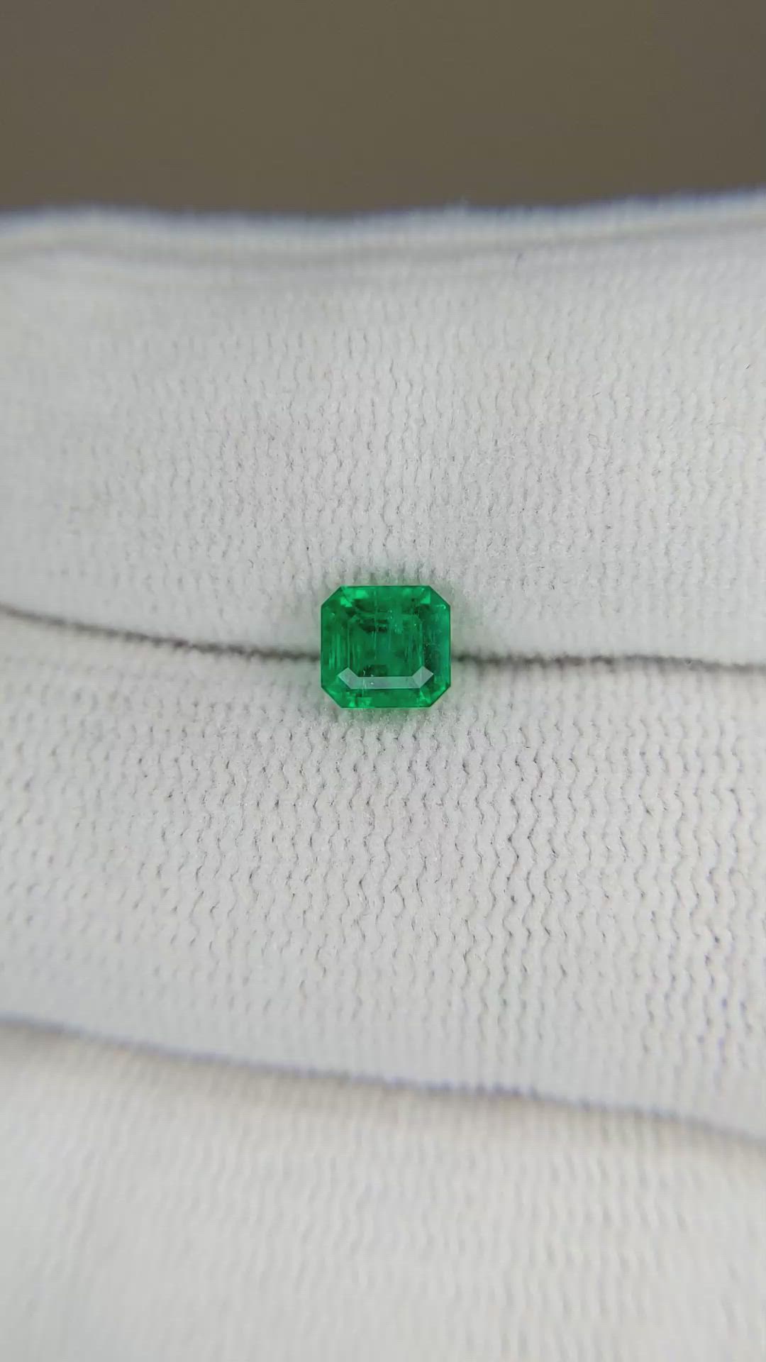 0.71 Ct. Emerald from Russia Size Video