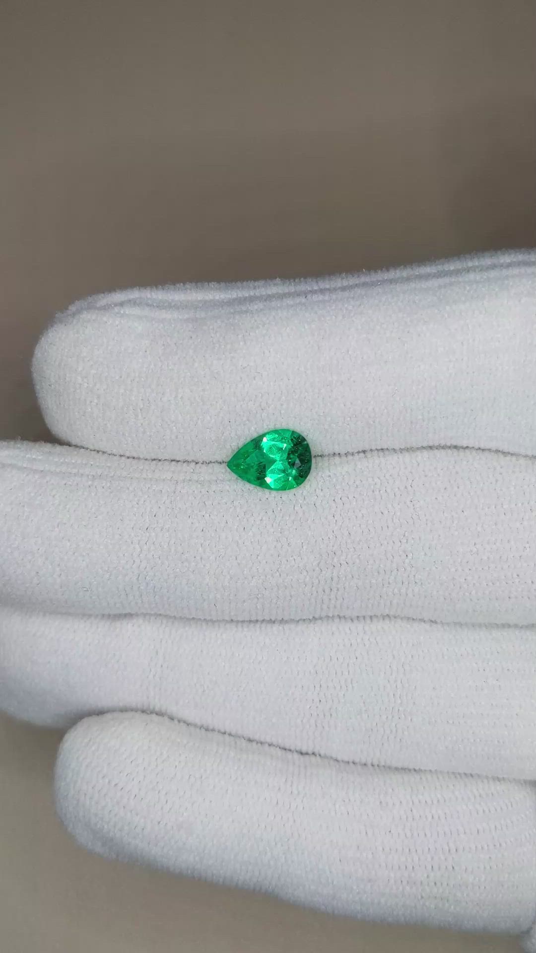 0.89 Ct. Emerald from Russia Size Video