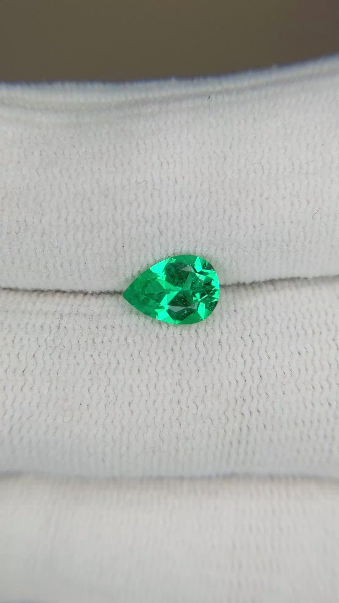 0.89 Ct. Emerald from Russia Size Video
