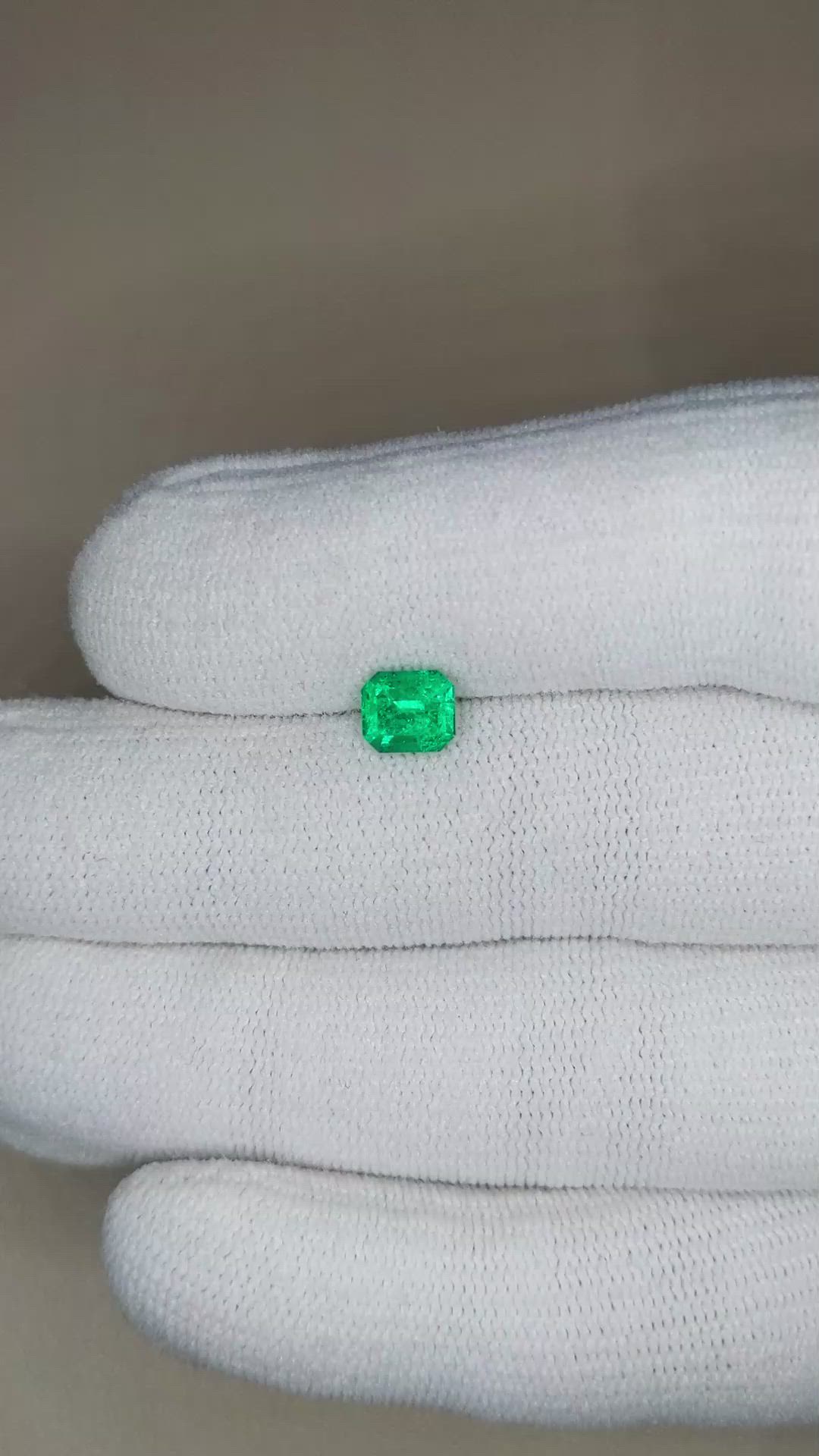 0.96 Ct. Emerald from Russia Size Video
