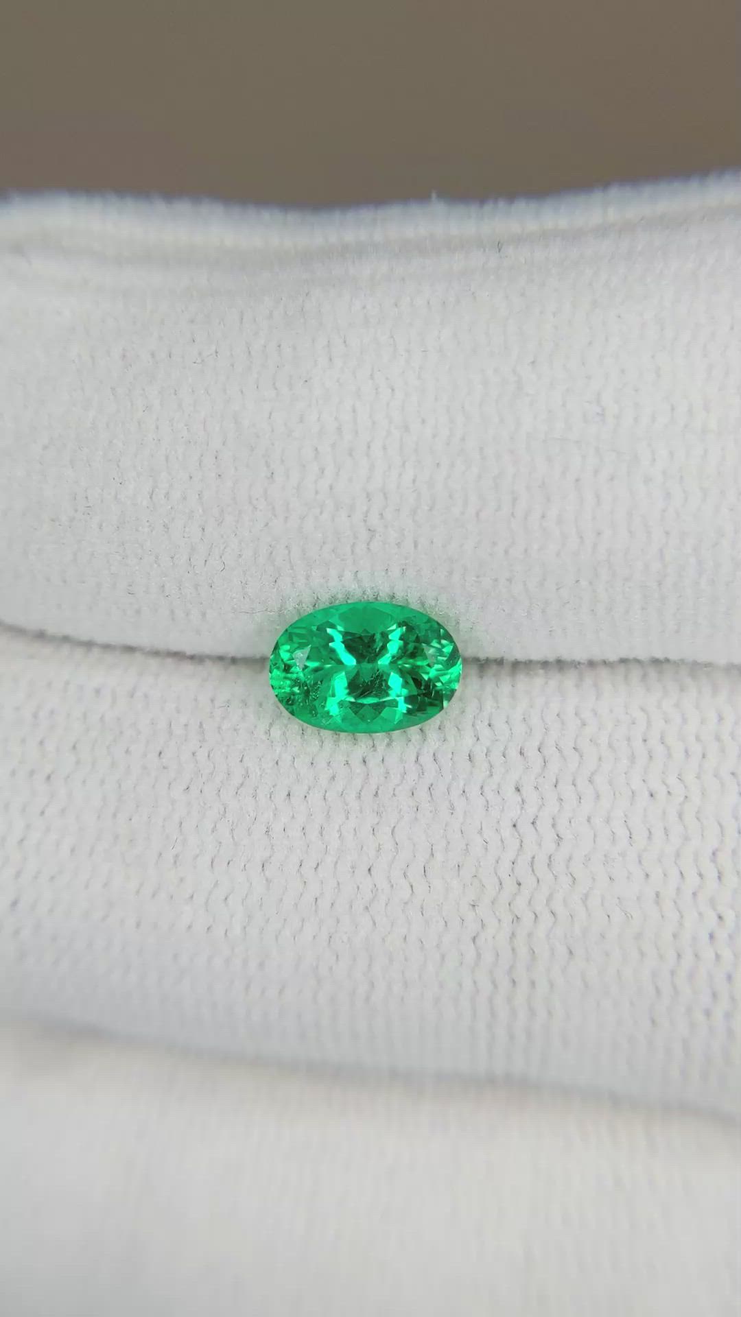 0.92 Ct. Emerald from Russia Size Video